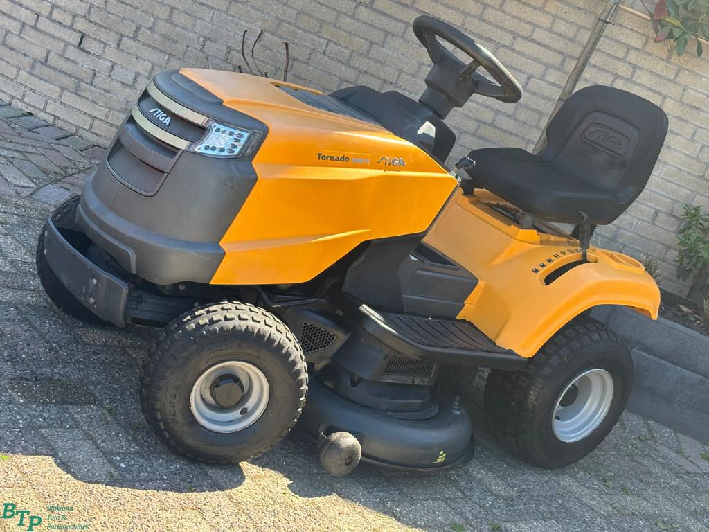 Stiga Tornado gebruikte zitmaaier 21pk 108cm hydrostaat, Gebruikt, Stiga