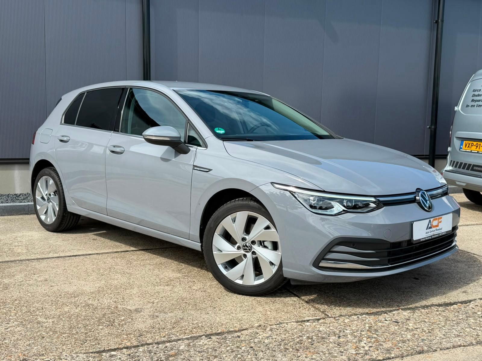 Volkswagen Golf 1.5 TSI Style DSG NARDOGREY camera navigatie, Zwart, Alcantara, 151 pk, Bedrijf
