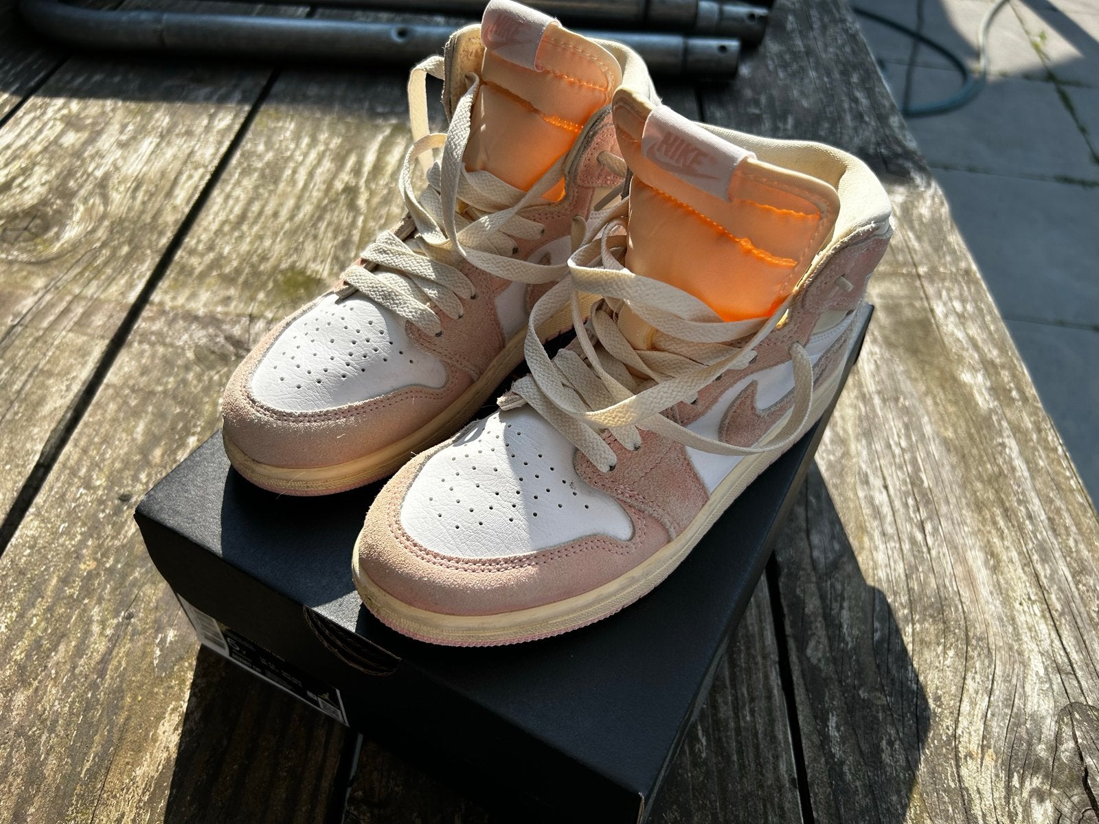 Nike Air Jordan 1 Mid SE Craft Roze/Wit, Ophalen of Verzenden, Zo goed als nieuw, Roze, Sneakers of Gympen
