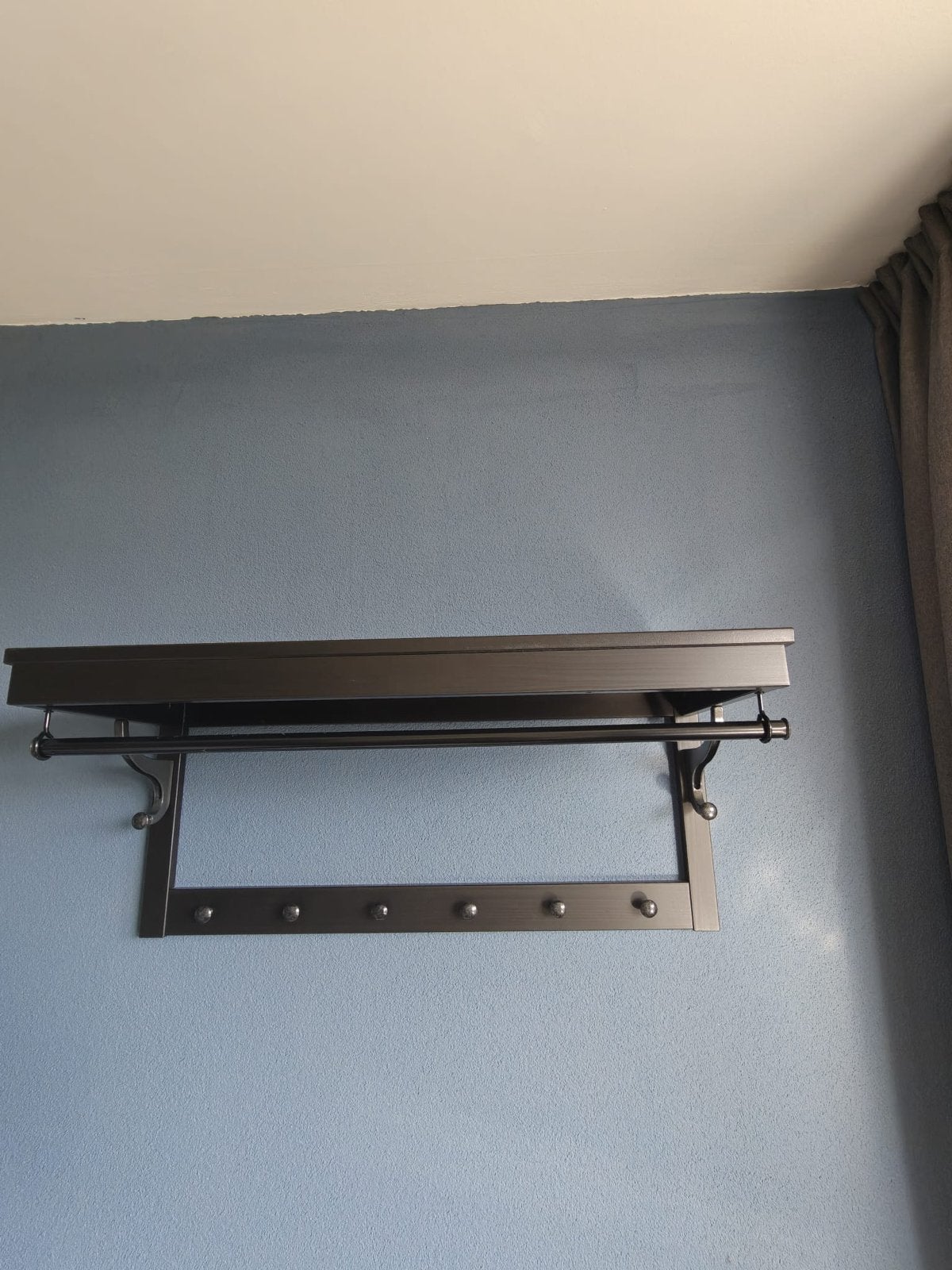 Zwarte wandkapstok met hoedenplank en roede (IKEA), Zo goed als nieuw, Minder dan 100 cm, Metaal, Ophalen