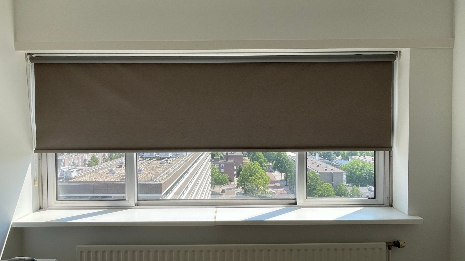 Verduisterend rolgordijn / Blackout roller blind, Ophalen, Gebruikt, Bruin, Rolgordijn