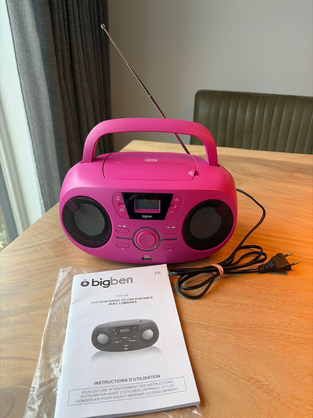 Bigben draagbare radio/CD-speler roze - Als nieuw, Ophalen of Verzenden, Zo goed als nieuw, Radio, Met cd-speler