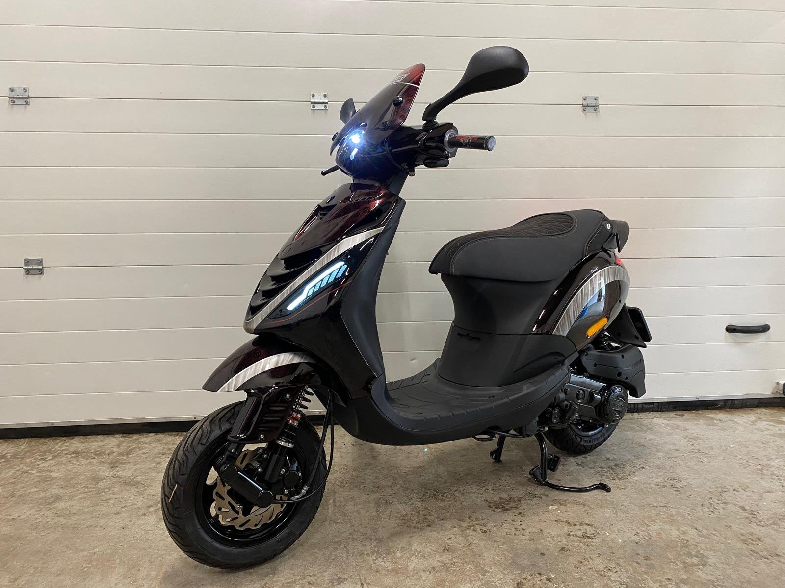 Piaggio zip | niels paint | uniek | custom | SP, Ophalen, Piaggio, Piaggio, Zo goed als nieuw