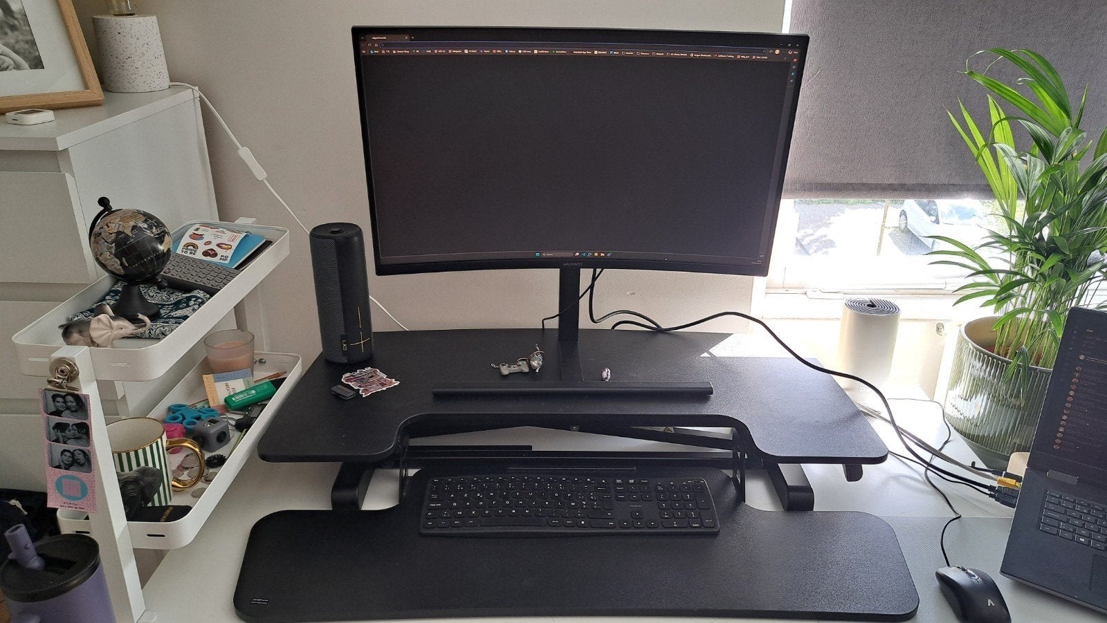 Adjustable standing sitting workstation, Ophalen, Zo goed als nieuw