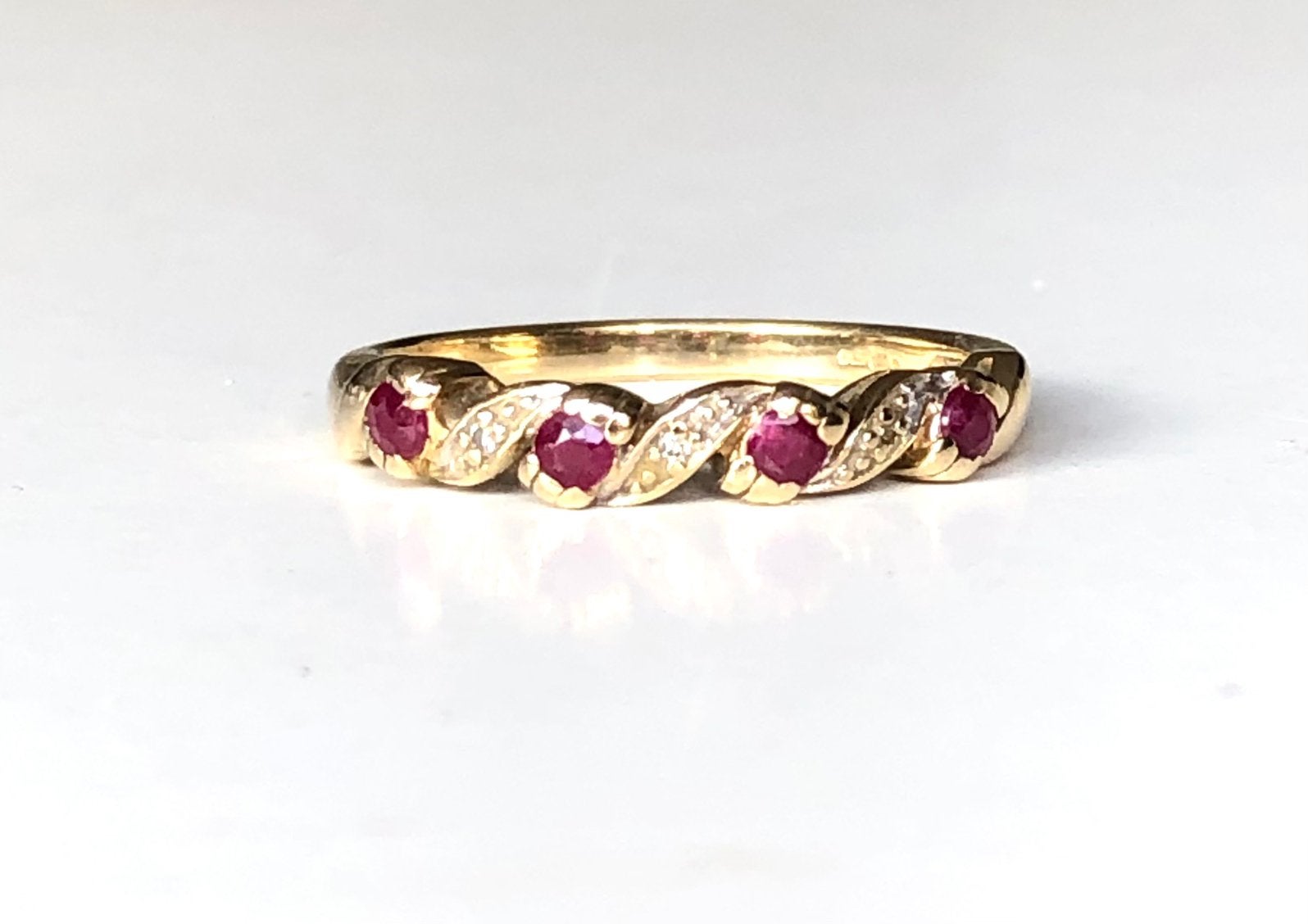 Vintage 9k gouden ring robijn diamant maat 18, 18 tot 19, Gebruikt, Ophalen of Verzenden, Met edelsteen