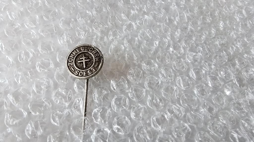 Speldje zonnegloren uit soest, Ophalen of Verzenden, Zo goed als nieuw, Overige onderwerpen