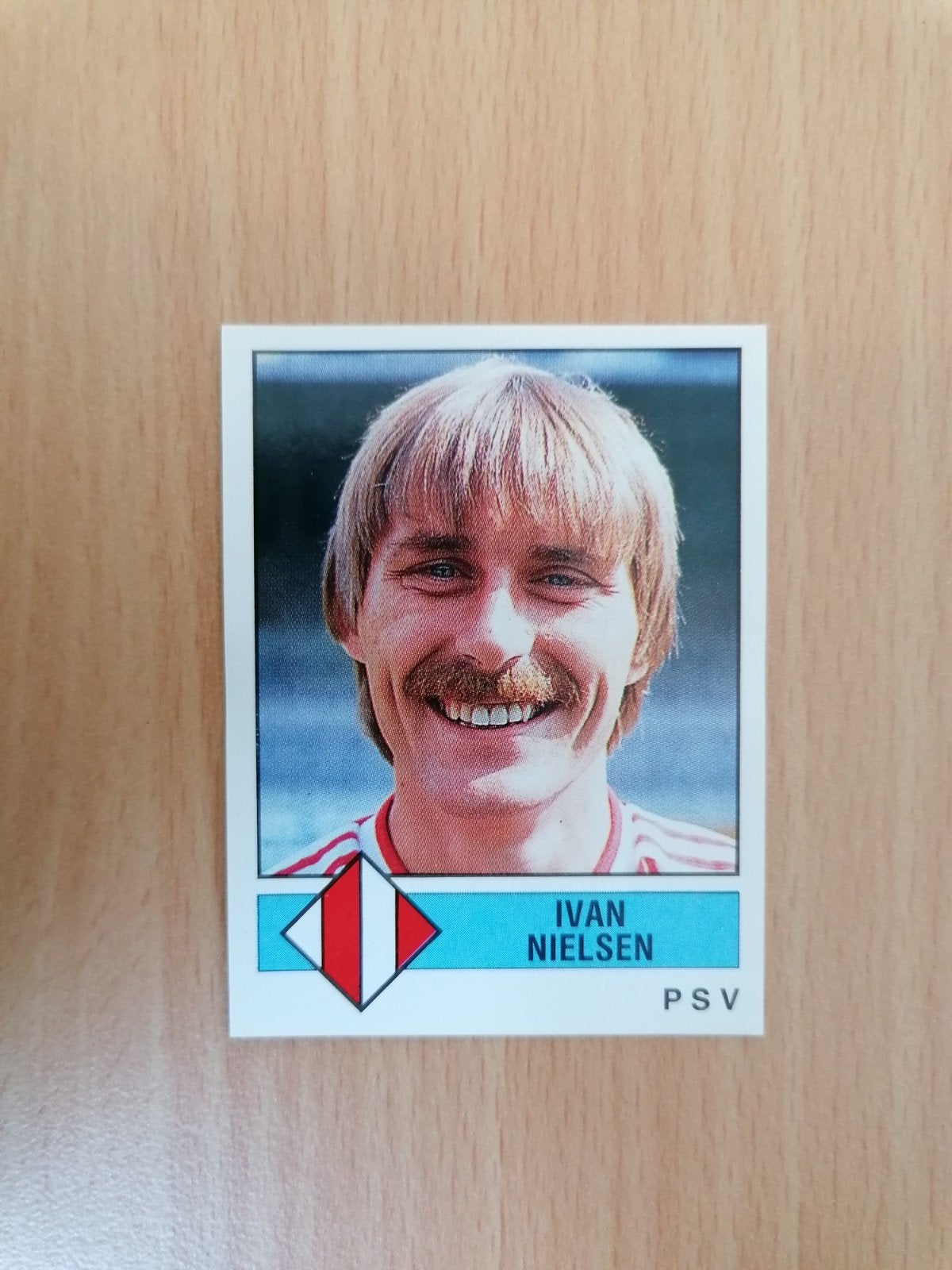 Panini Voetbal 87 #214 Nielsen., Ophalen of Verzenden, Zo goed als nieuw, PSV, Poster, Plaatje of Sticker