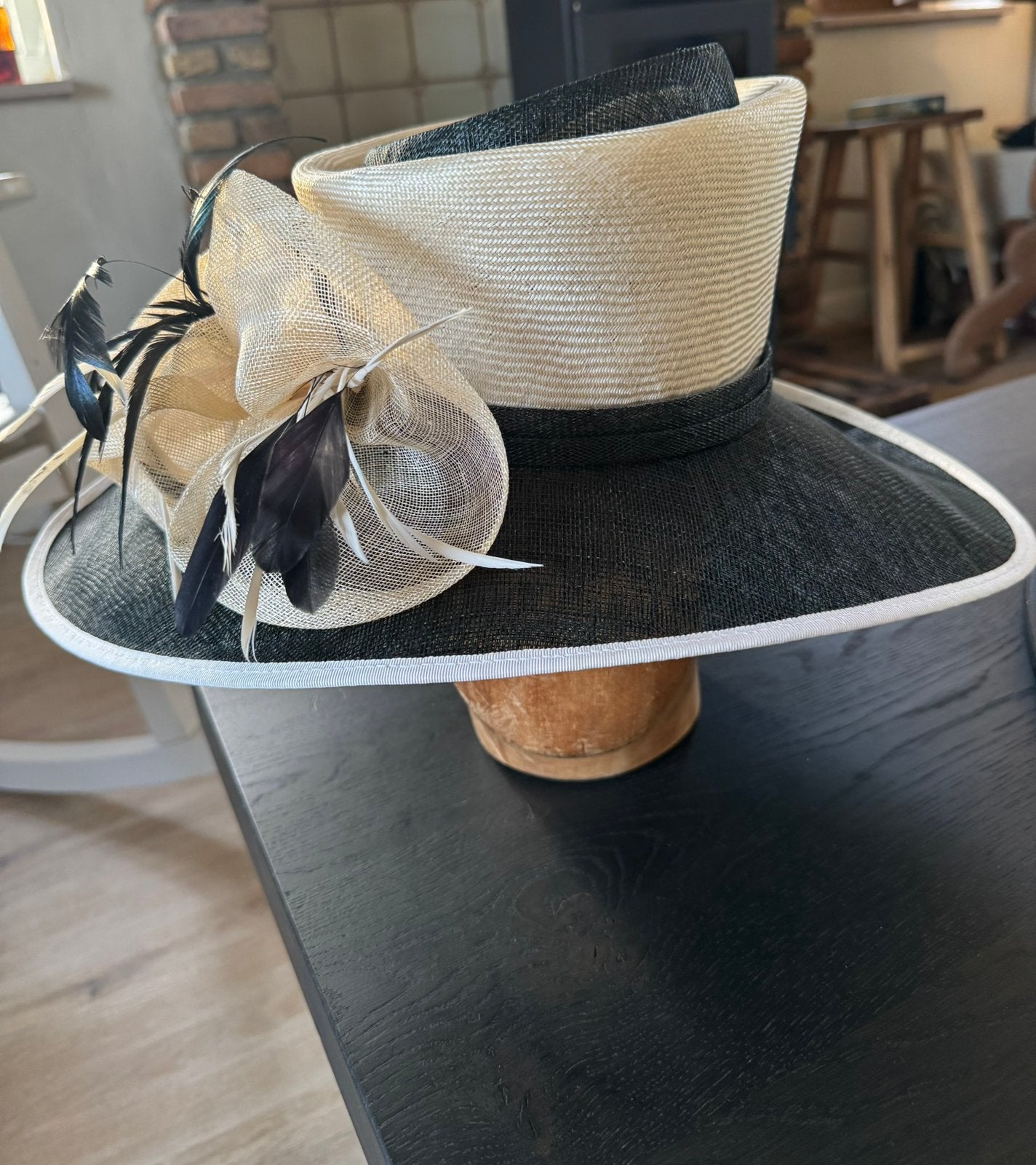 Mooie Engelse /dameshoed / trouwhoed / klassieke, Kleding | Dames, Hoeden en Petten, Ophalen of Verzenden, Zo goed als nieuw