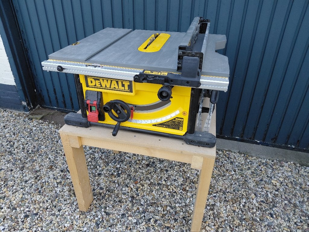 DeWalt zaagtafel tafelzaag cirkelzaag, Doe-het-zelf en Verbouw, Gereedschap | Zaagmachines, Ophalen, Cirkelzaag, 70 mm of meer