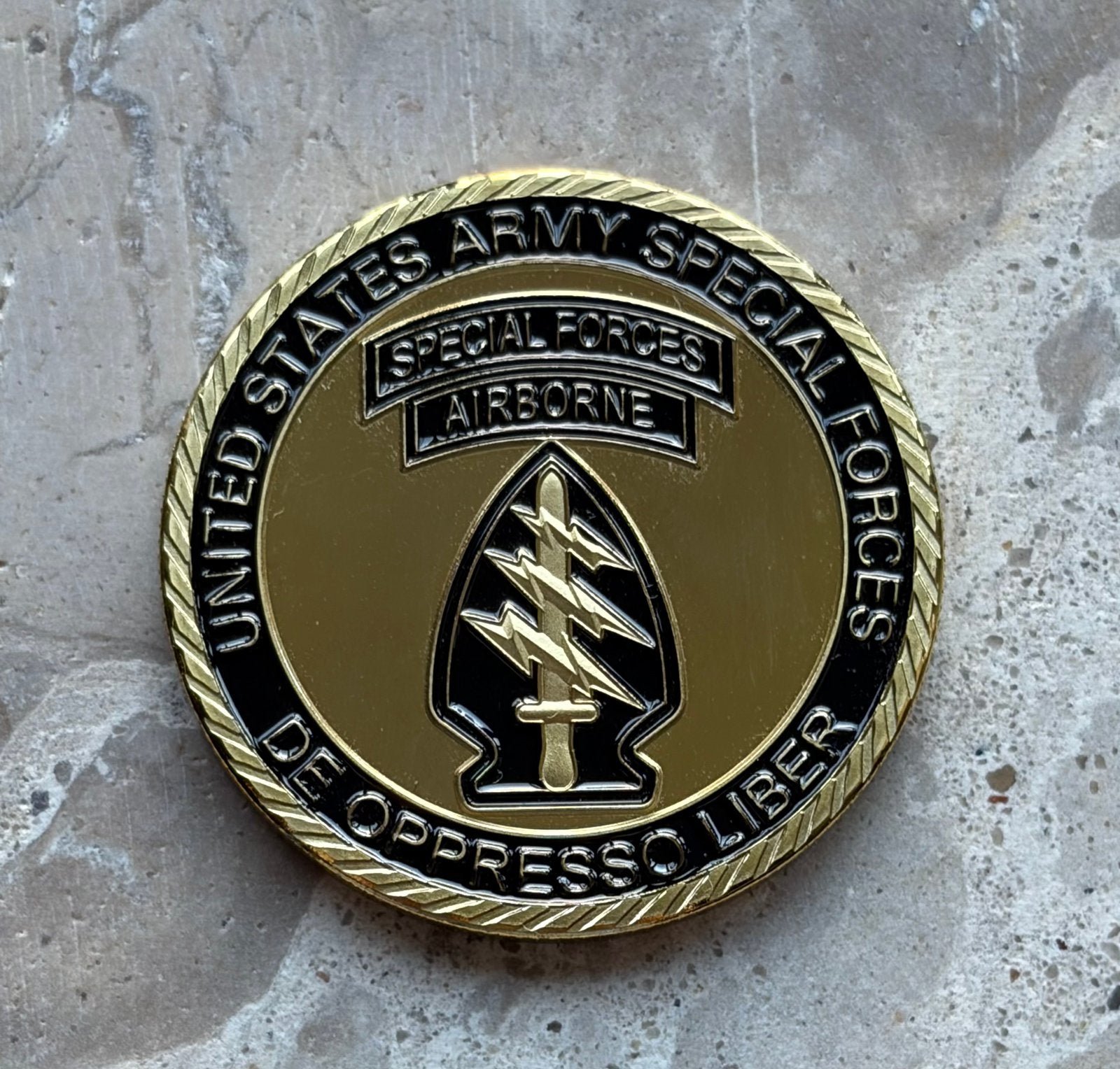 US Army Special Forces coin, Ophalen of Verzenden, Landmacht, Amerika, Embleem of Badge