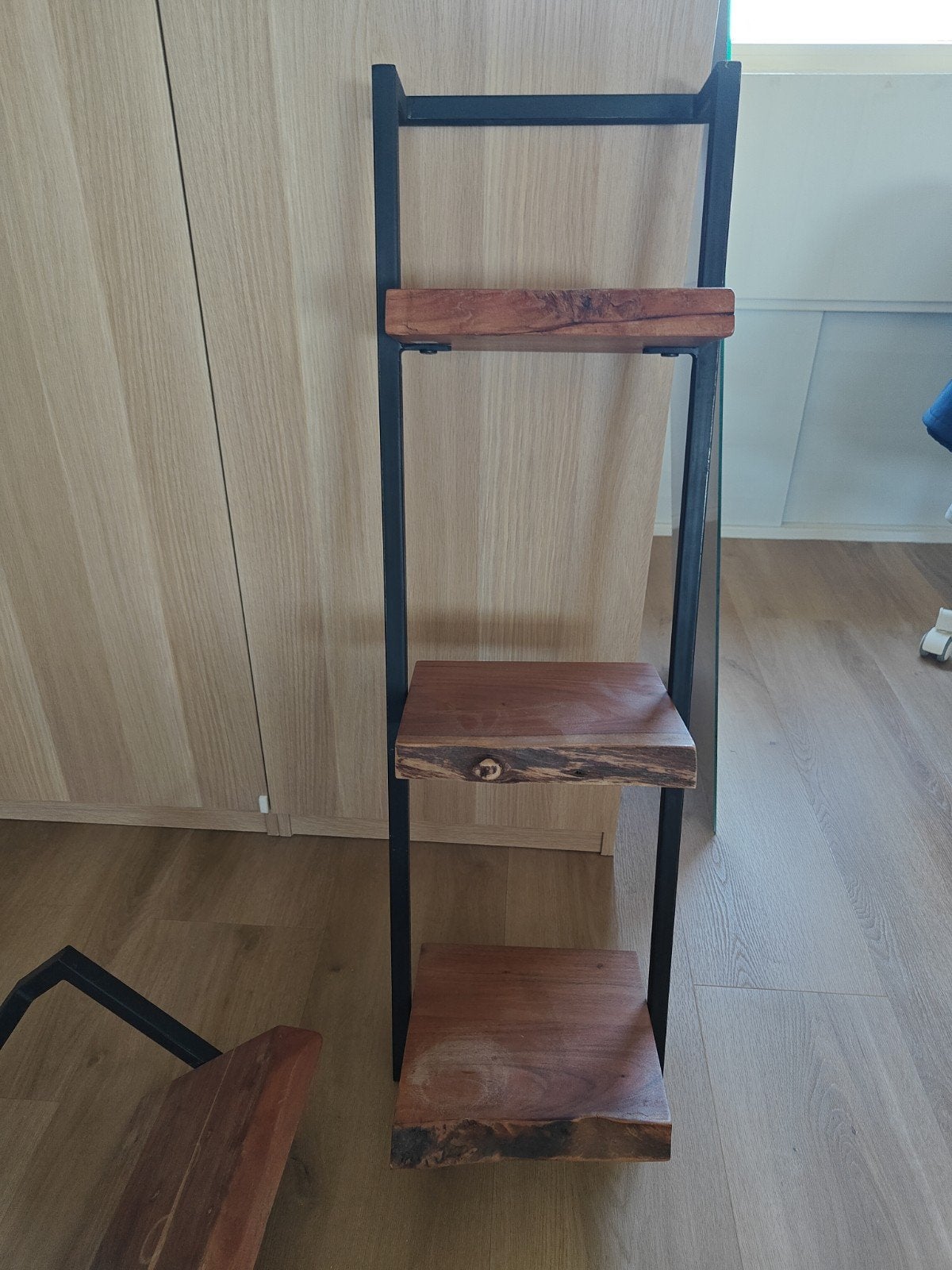 Industriële wandplank met 3 planken - Zwart metaal & hout, Ophalen, Zo goed als nieuw