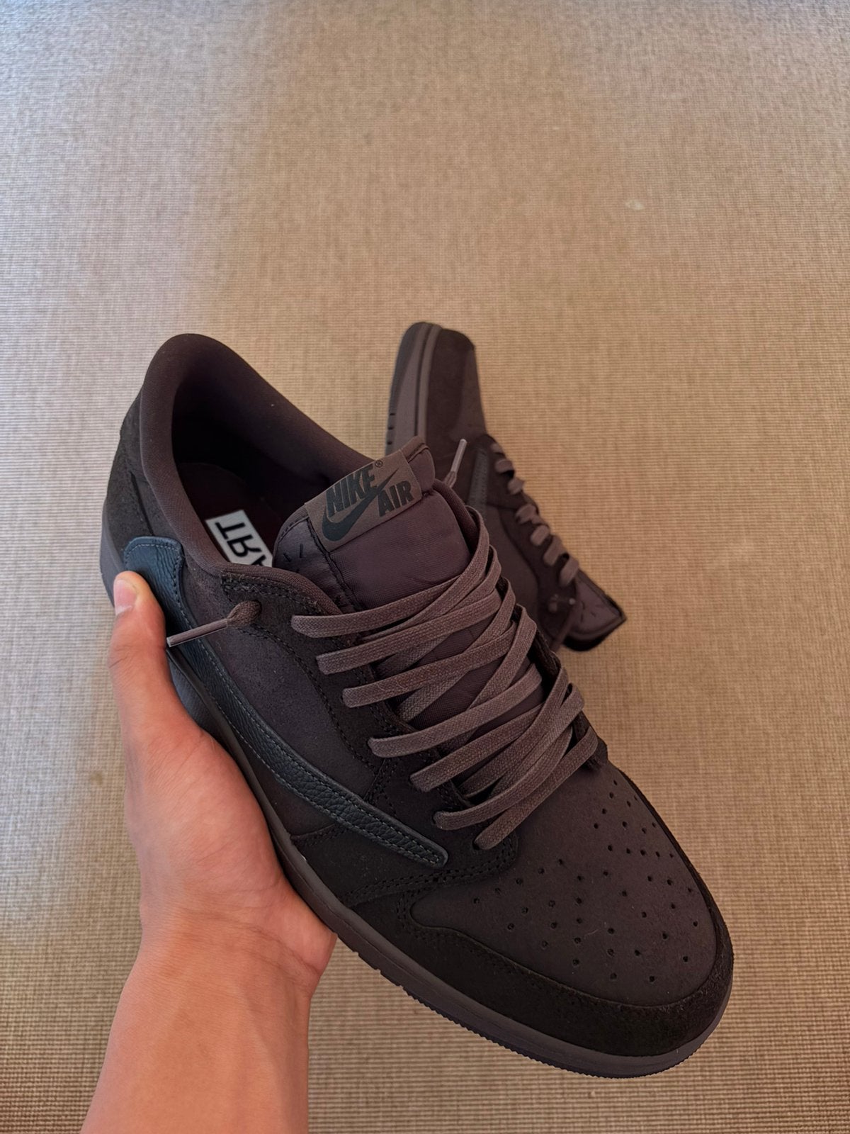 Travis Scott velvet brown, Ophalen of Verzenden, Nieuw, Bruin, Sneakers of Gympen