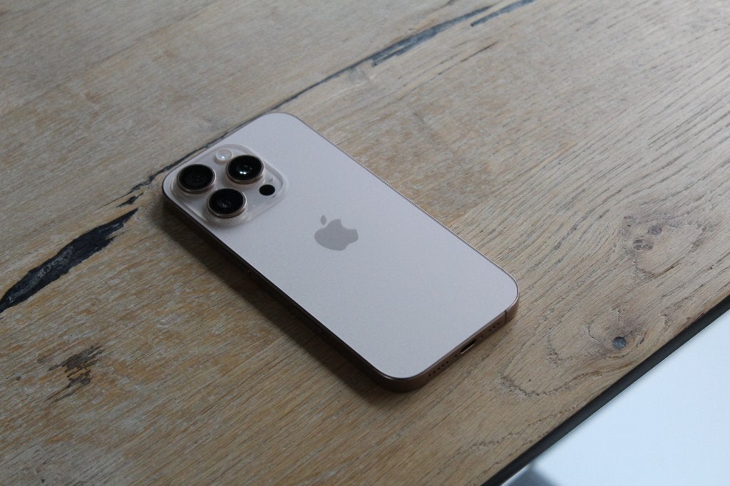 Apple iPhone 16 Pro - 128GB - Desert Titanium | Batterij 93%, Telecommunicatie, Mobiele telefoons | Apple iPhone, IPhone 16 Pro