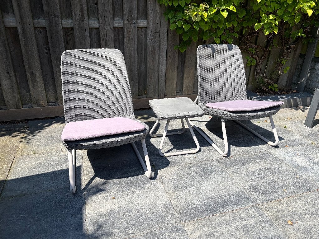 Tuinset, twee stoelen met klein tafeltje, Gebruikt, Bijzettafel, Rotan, Ophalen
