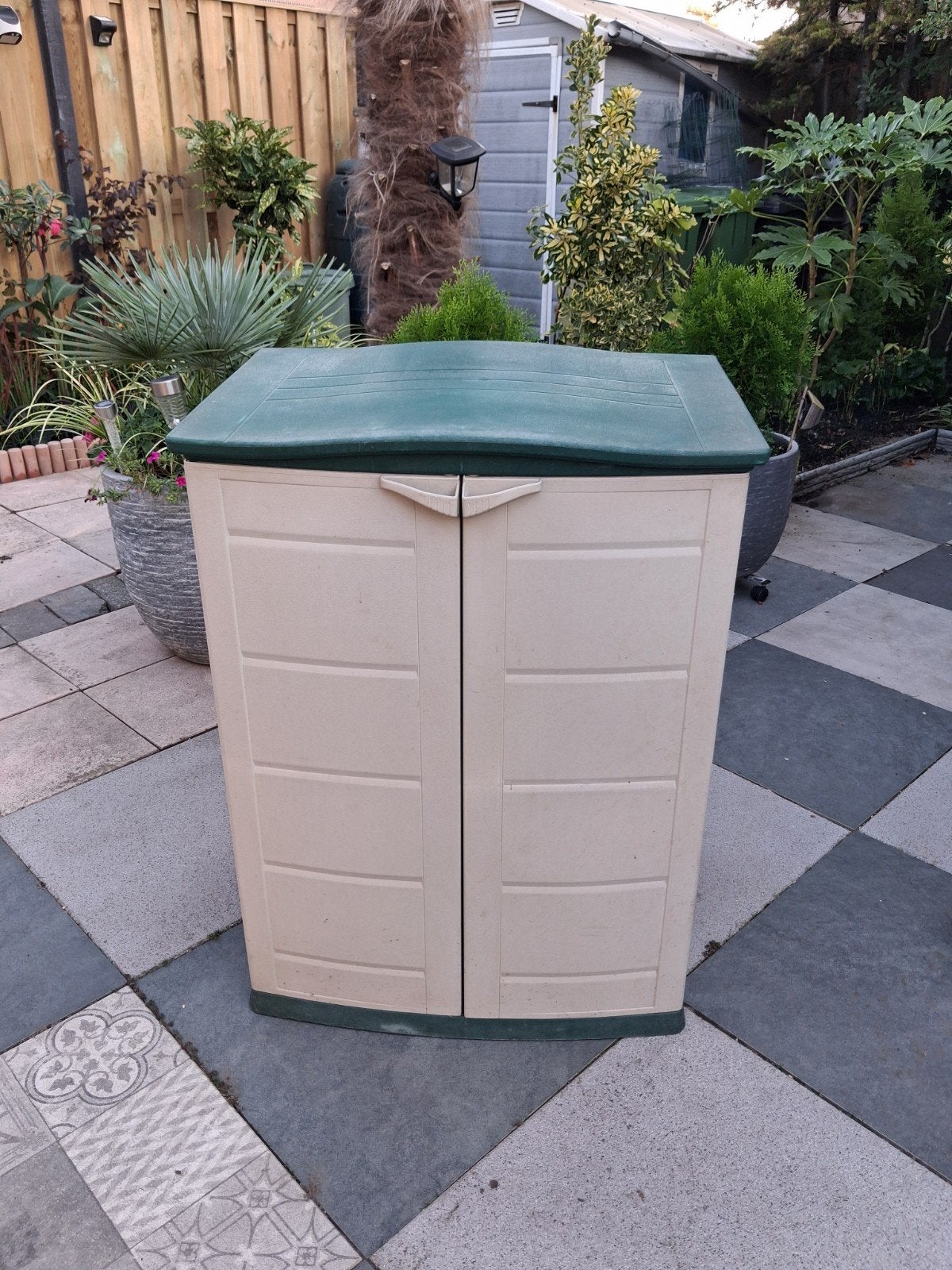 Stevige kunststof tuinkast  H92 B69 D45 cm., Ophalen