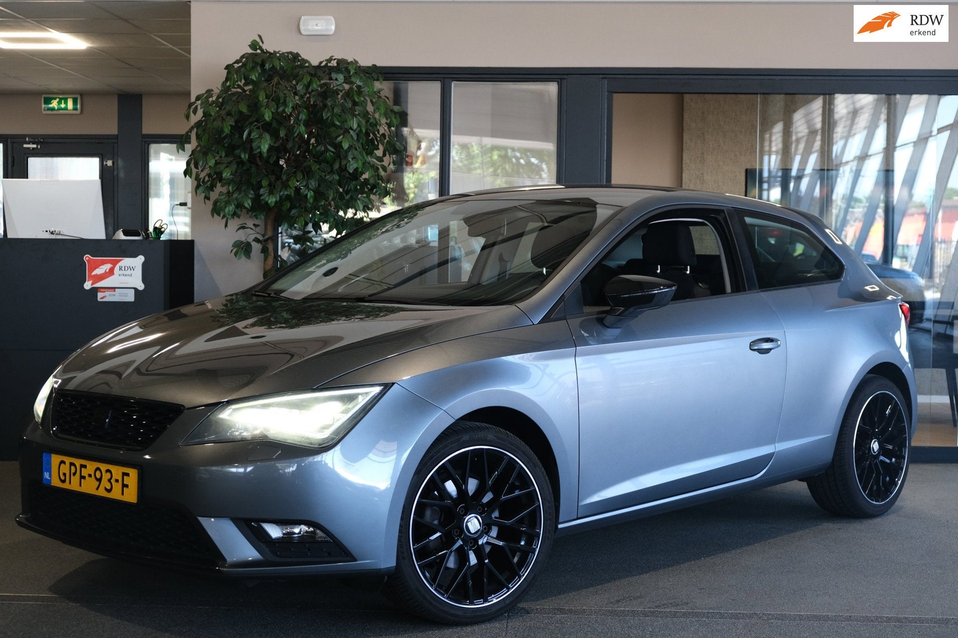 Seat LEON SC 1.2 TSI Style Business 105PK PDC Airco, Auto's, Seat, Voorwielaandrijving, Euro 5, Stof, Gebruikt
