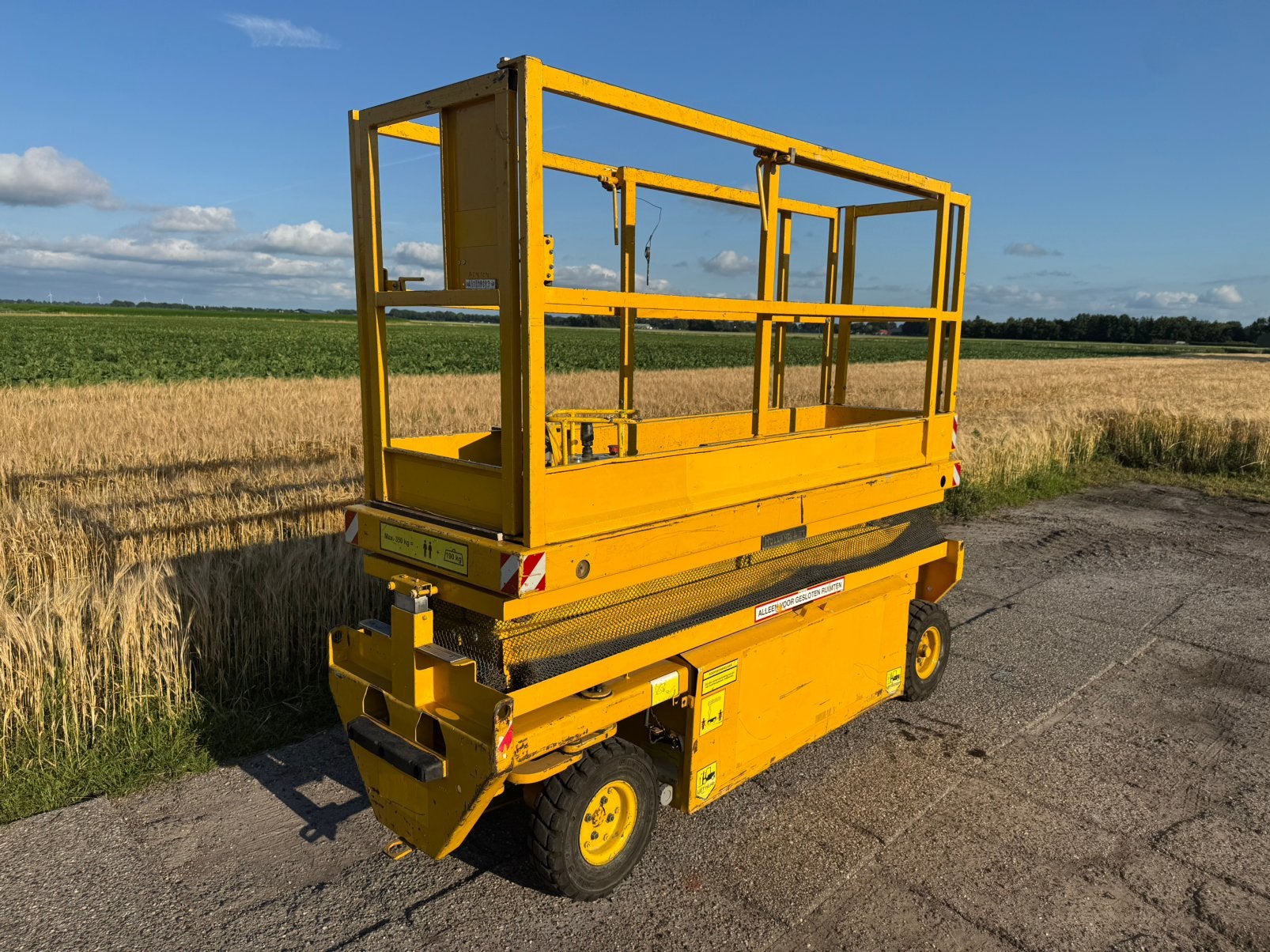 Holland lift schaarhoogwerker Y64EL8 hoogwerker, Ophalen