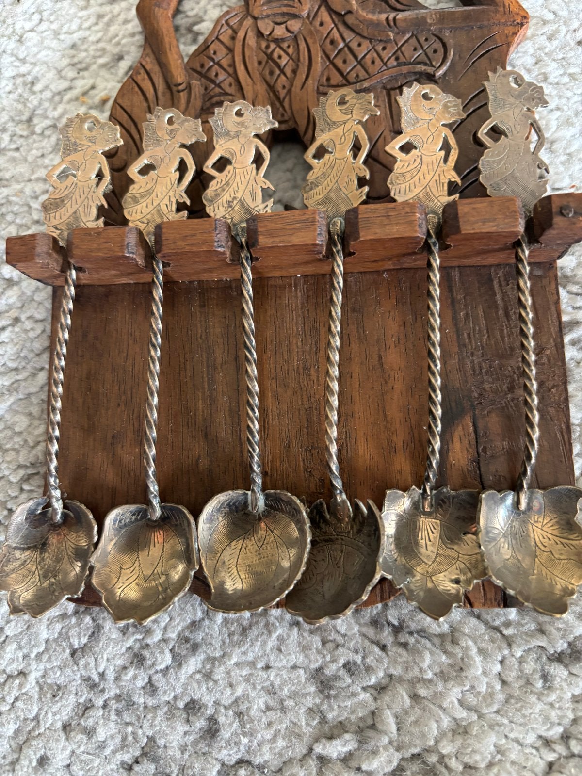 Set van 6 zilveren lepeltjes met Wayang poppen en houder, Antiek en Kunst, Antiek | Bestek, Ophalen
