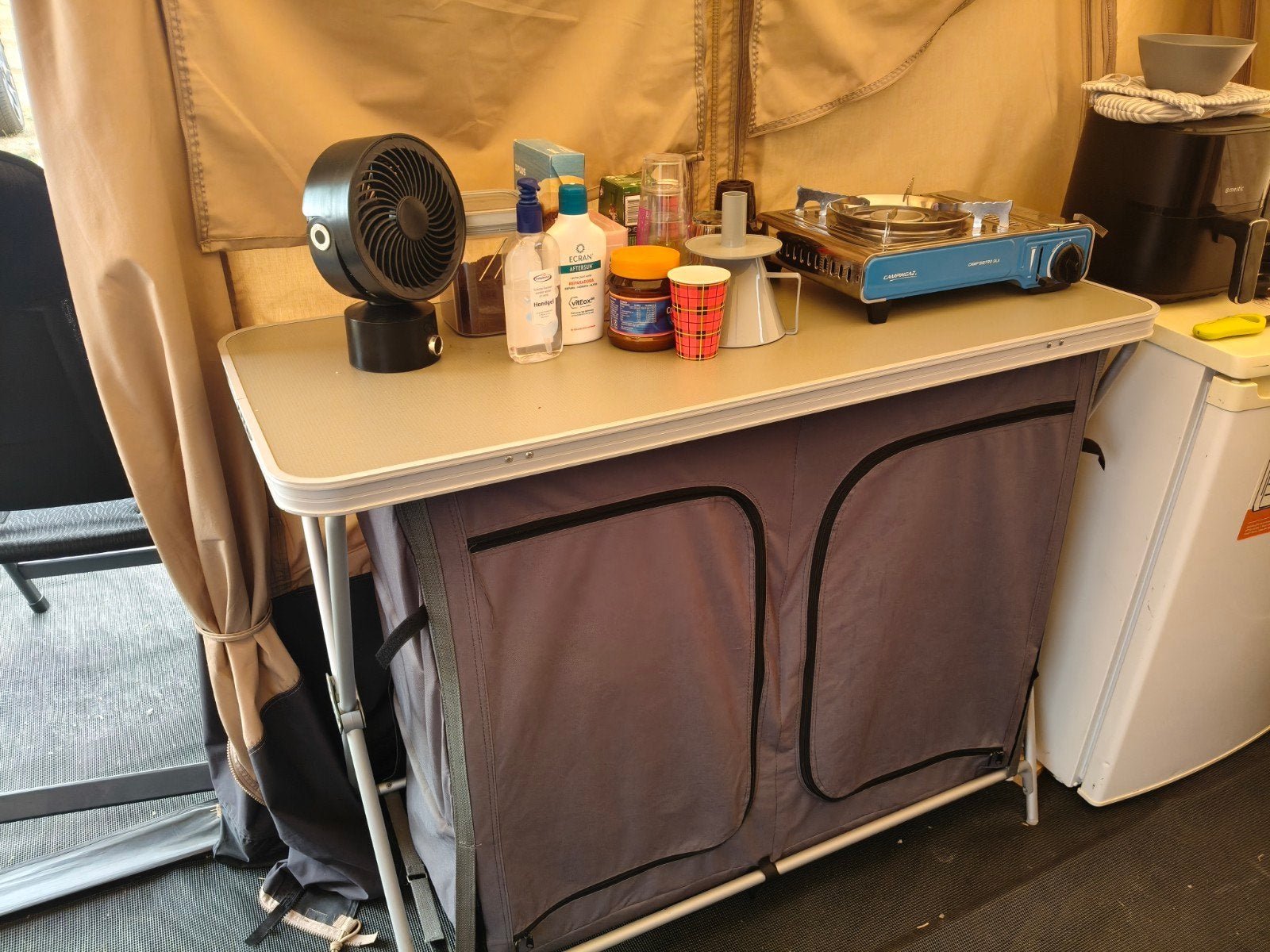 Obelink Campingkast met Tafelblad - Zo goed als nieuw, Caravans en Kamperen, Ophalen of Verzenden, Zo goed als nieuw, Campingkast