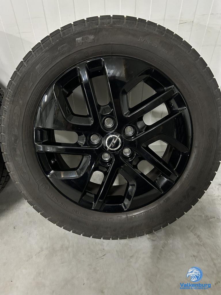 5-6mm! Originele Opel Vivaro 17 inch zwarte velgen 5x114,3 A, Auto-onderdelen, -, -, Banden en Velgen, 17 inch