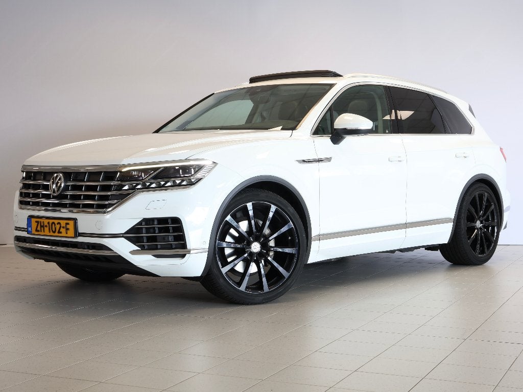 Volkswagen Touareg 3.0 TDI R-Line - Pano - Trekhaak - Export, Auto's, Automaat, 241 €/maand, Wit, Bedrijf