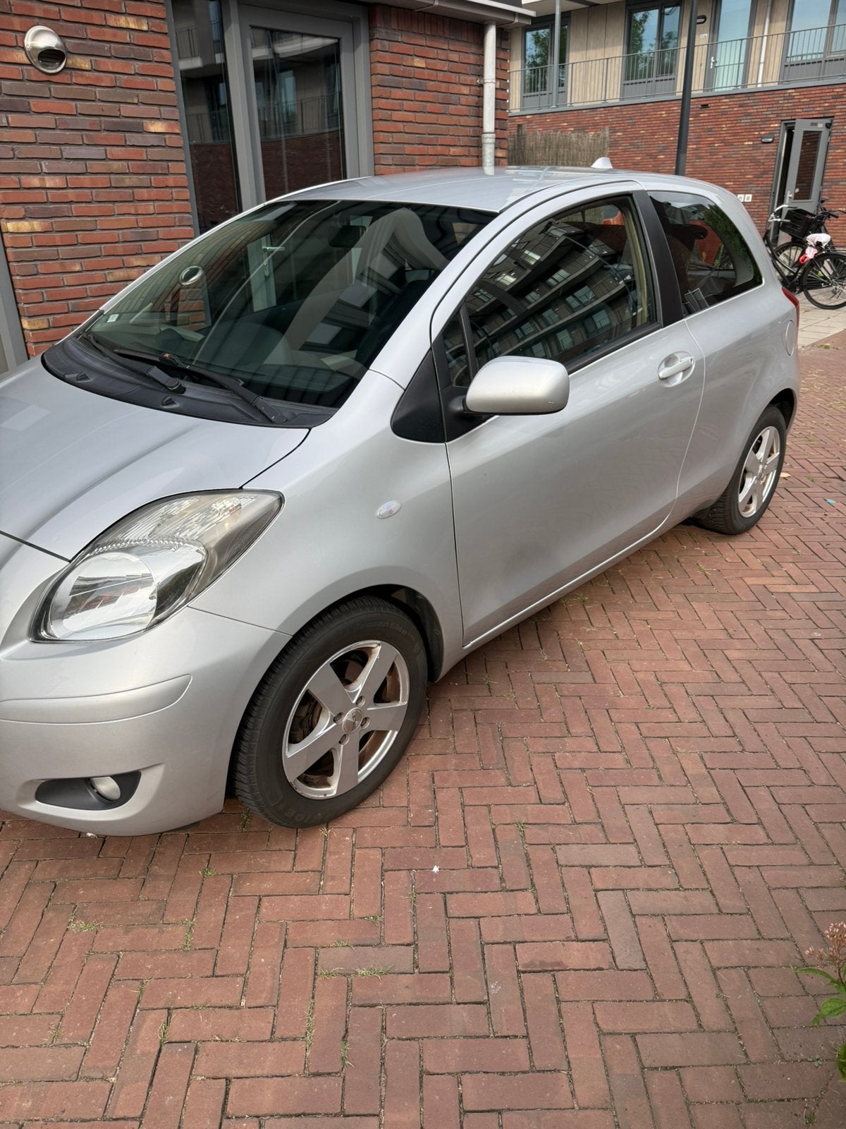 Toyota Yaris 1.3 16V Vvt-i 3DR 2010 Grijs, Voorwielaandrijving, 1025 kg, 40 €/maand, 4 cilinders
