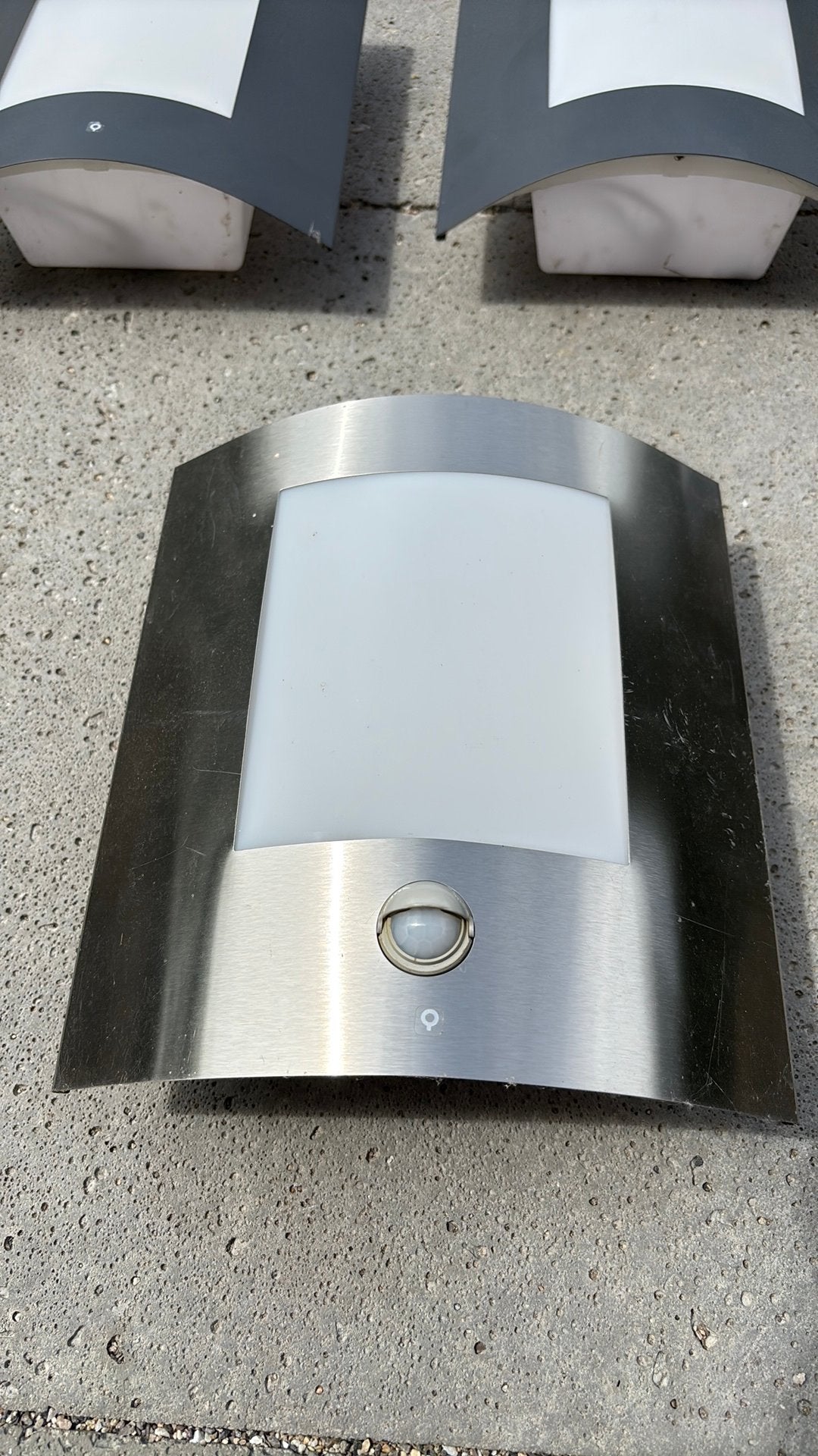Qazqa buitenlamp met bewegingsmelder. Werkend!, Ophalen, Kunststof, Minder dan 50 watt, Wandlamp