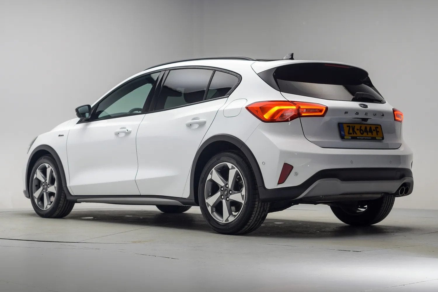 Ford Focus 1.0 EcoBoost 125pk Active Business 5-drs [ LED B&, 125 pk, Gebruikt, Wit, Origineel Nederlands