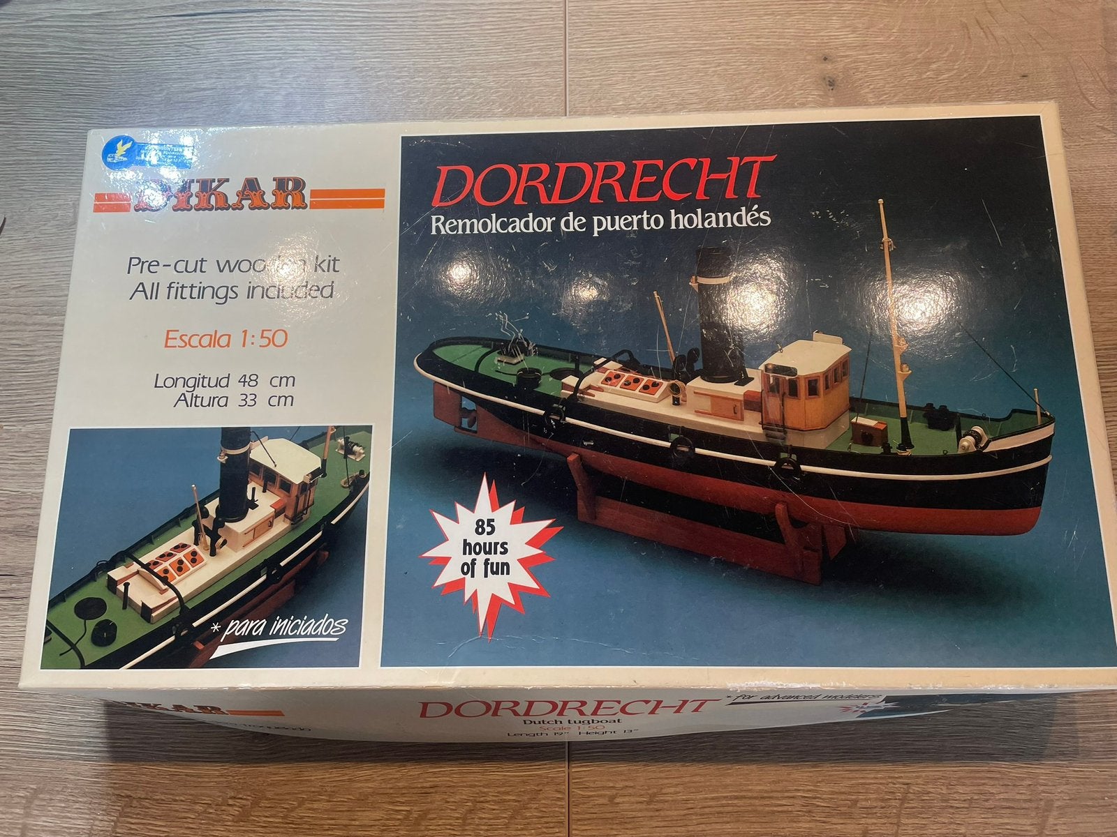 Dikar sleepboot DORDRECHT 1:50 ( houten bouwdoos ), Ophalen of Verzenden, Zo goed als nieuw, 1:32 tot 1:50, Overige merken