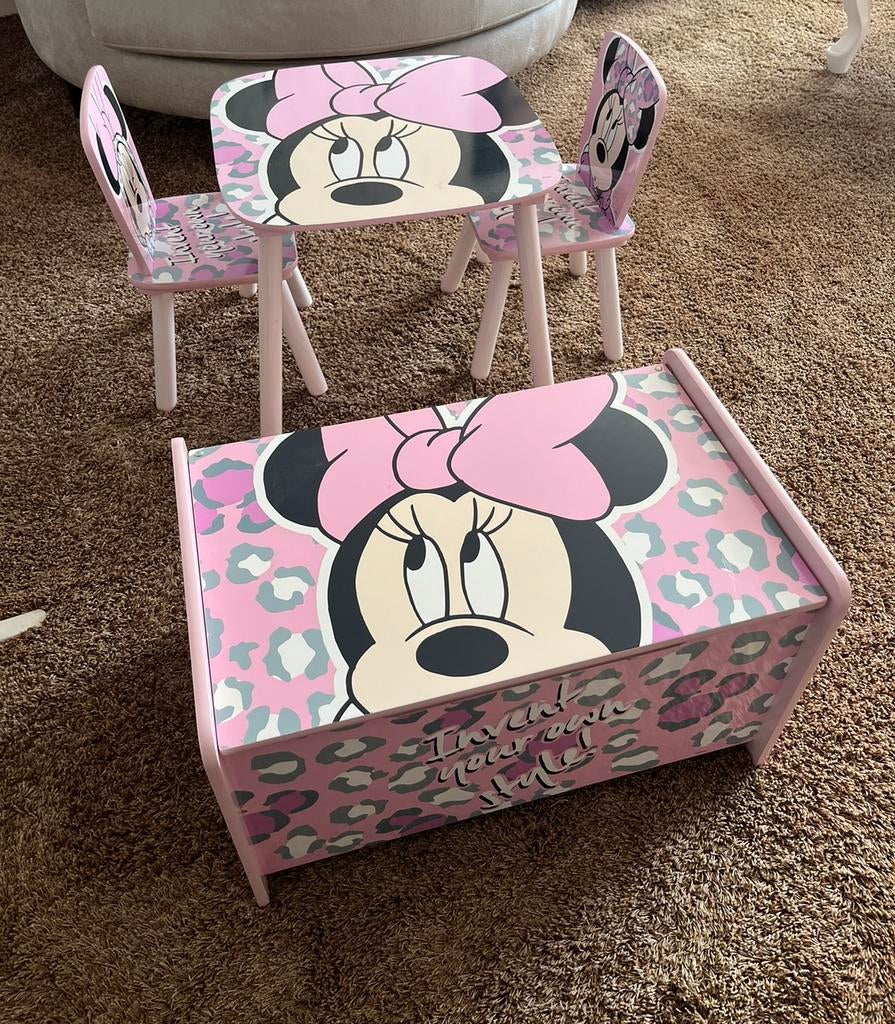 Minnie mouse tafel, 2 stoelen en een speelgoedkist, Kinderen en Baby's, Ophalen, Zo goed als nieuw, Tafel(s) en Stoel(en)