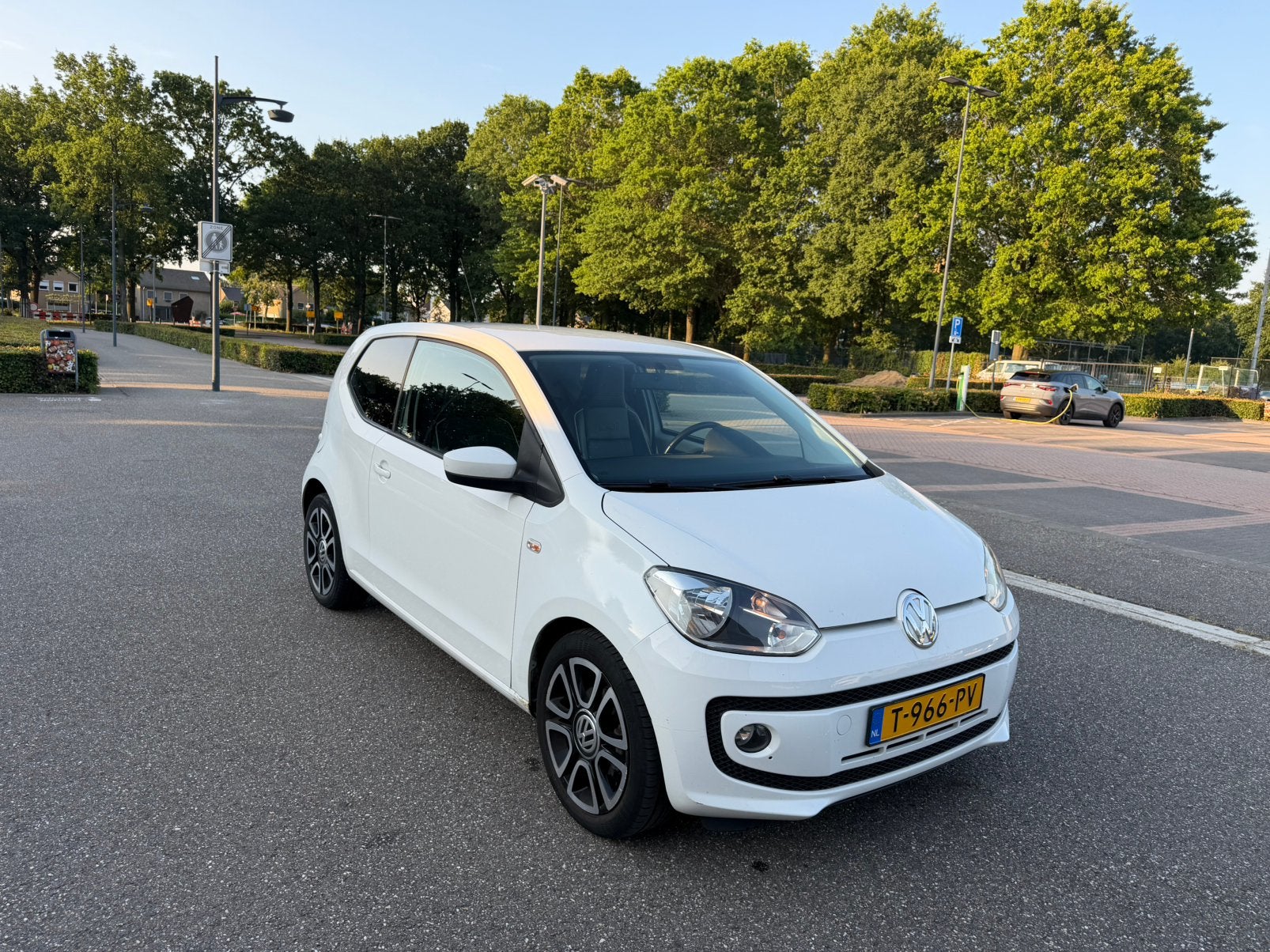 Volkswagen High up! 1.0 2012 Inruil Mogelijk, Auto's, Volkswagen, 74 pk, Up!, 4 stoelen, Wit