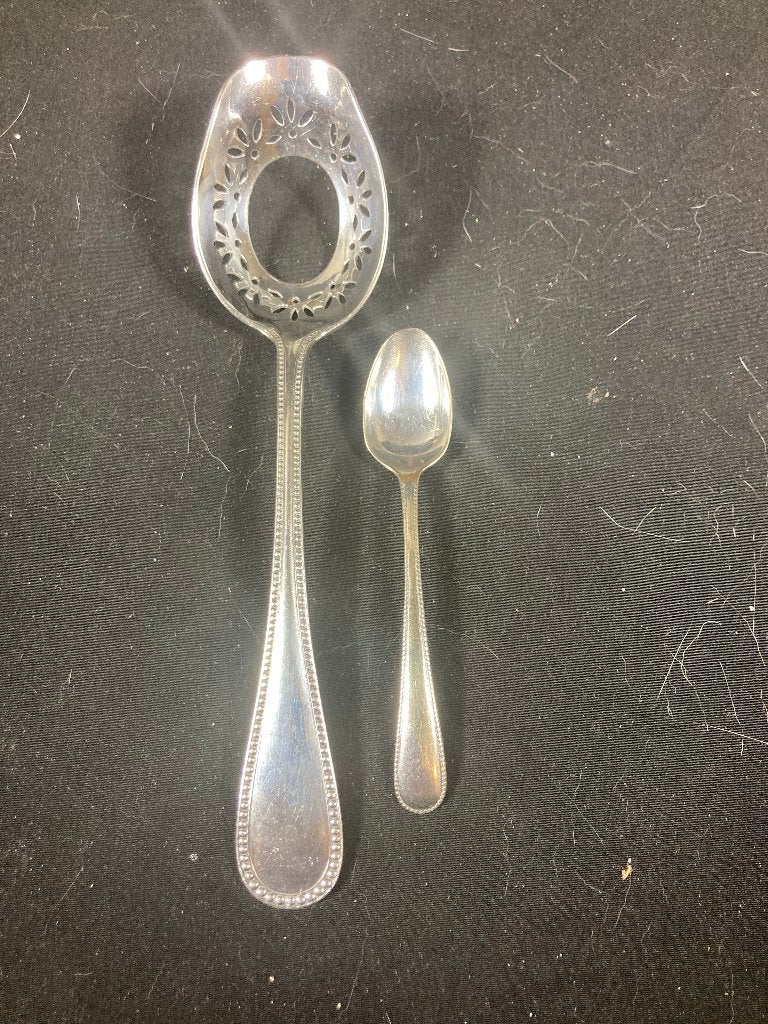 Verzilverde eierlepel en lepeltje met parelrand, Ophalen of Verzenden