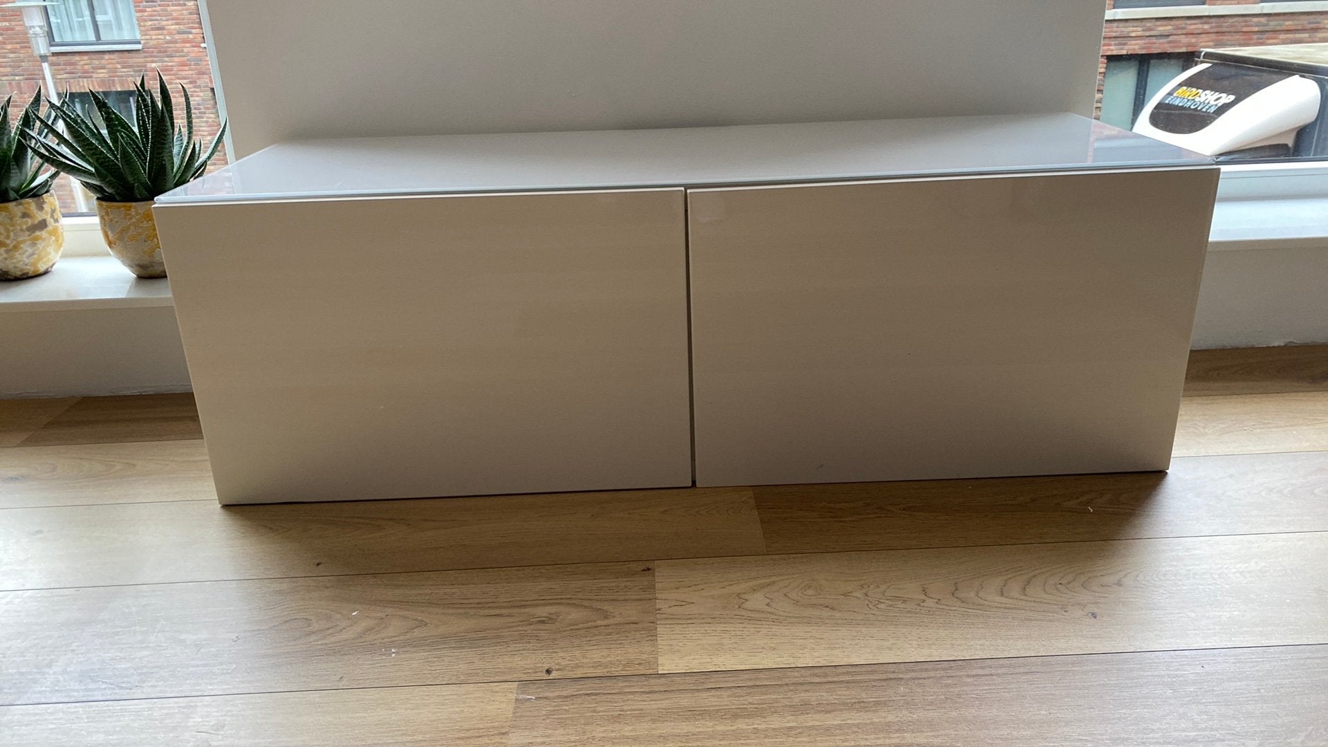 VANDAAG OPHALEN Tv -kast IKEA, hoogglans deuren/glazen plaat, Ophalen, 100 tot 150 cm, Zo goed als nieuw, Minder dan 100 cm
