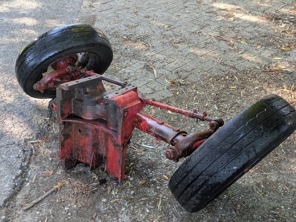 Vooras met wielen IHC 423 - frontblok gescheurd, Ophalen