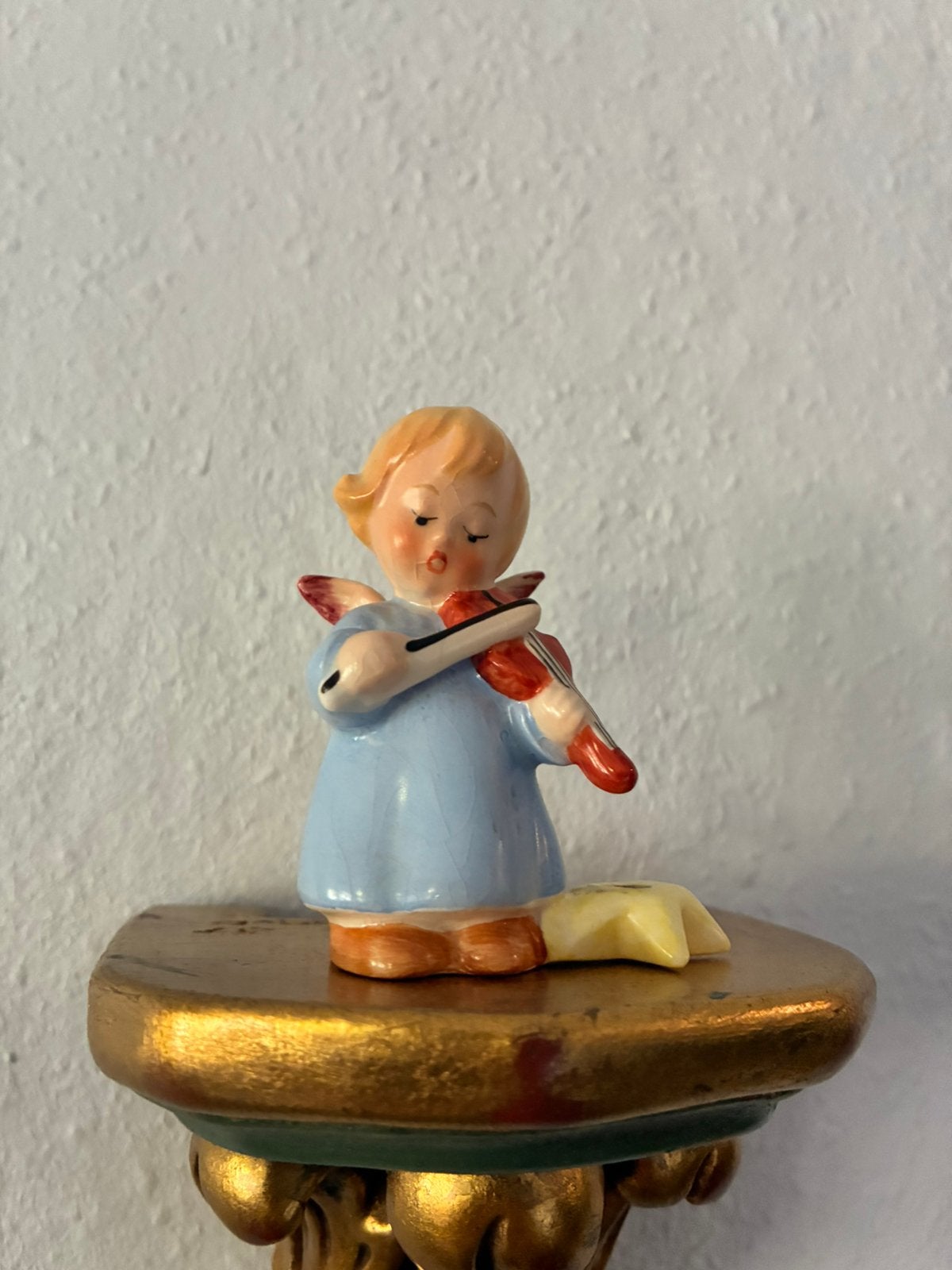 Prachtig Goebel engeltje met viool en kandelaar (HX 234/9), Ophalen of Verzenden