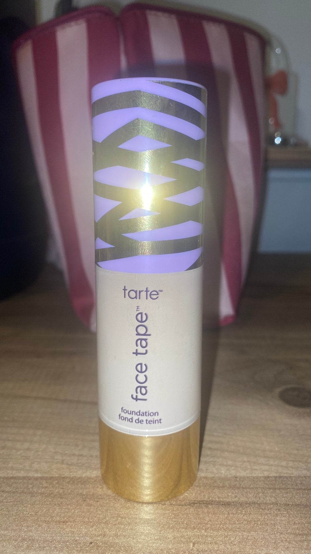 Tarte Face Tape Foundation 203 Light Sand, Sieraden, Tassen en Uiterlijk, Uiterlijk | Cosmetica en Make-up, Beige, Zo goed als nieuw
