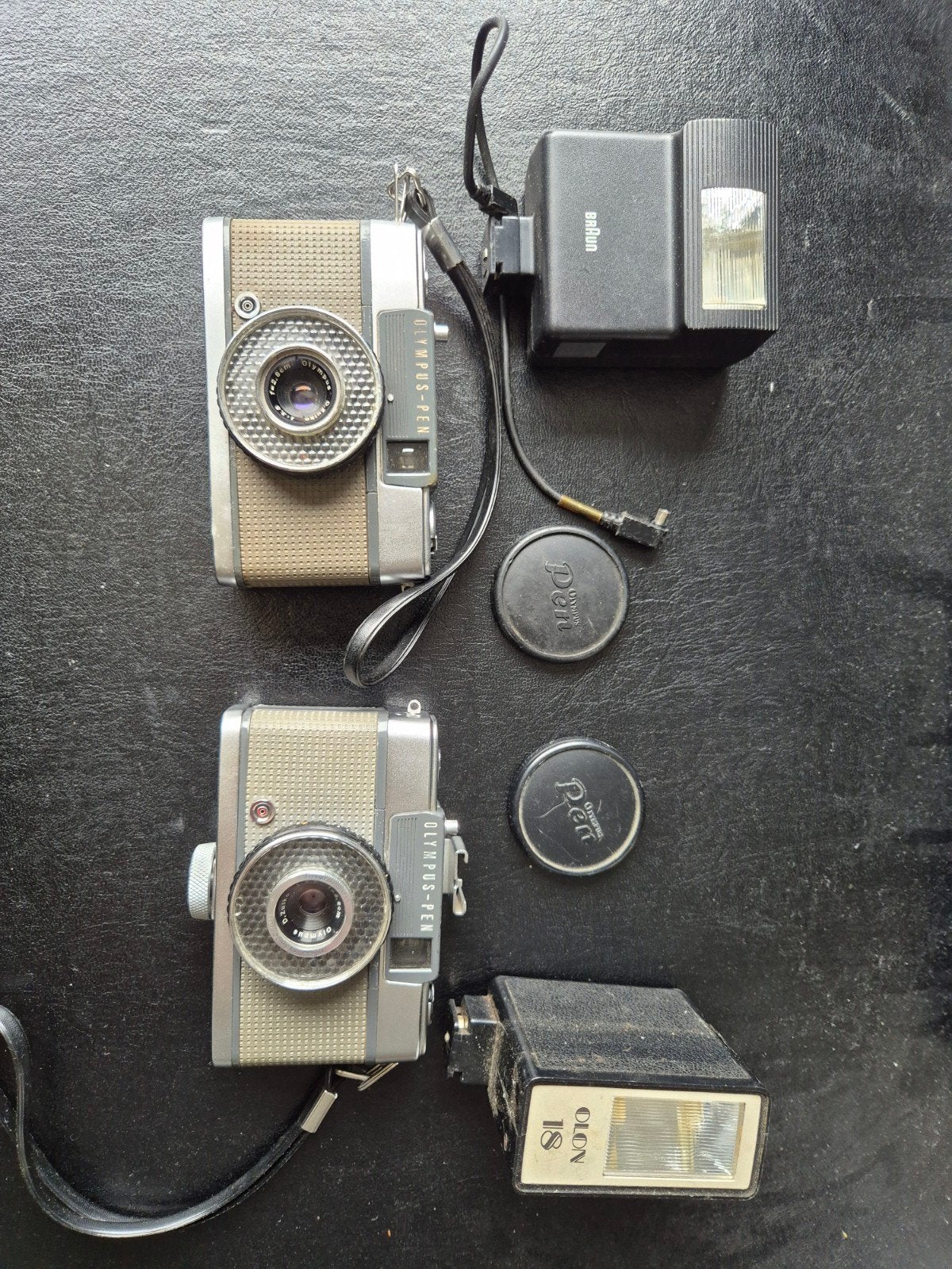 2x Olympus-Pen camera's met flitsers, Ophalen, Gebruikt, Compact, Olympus