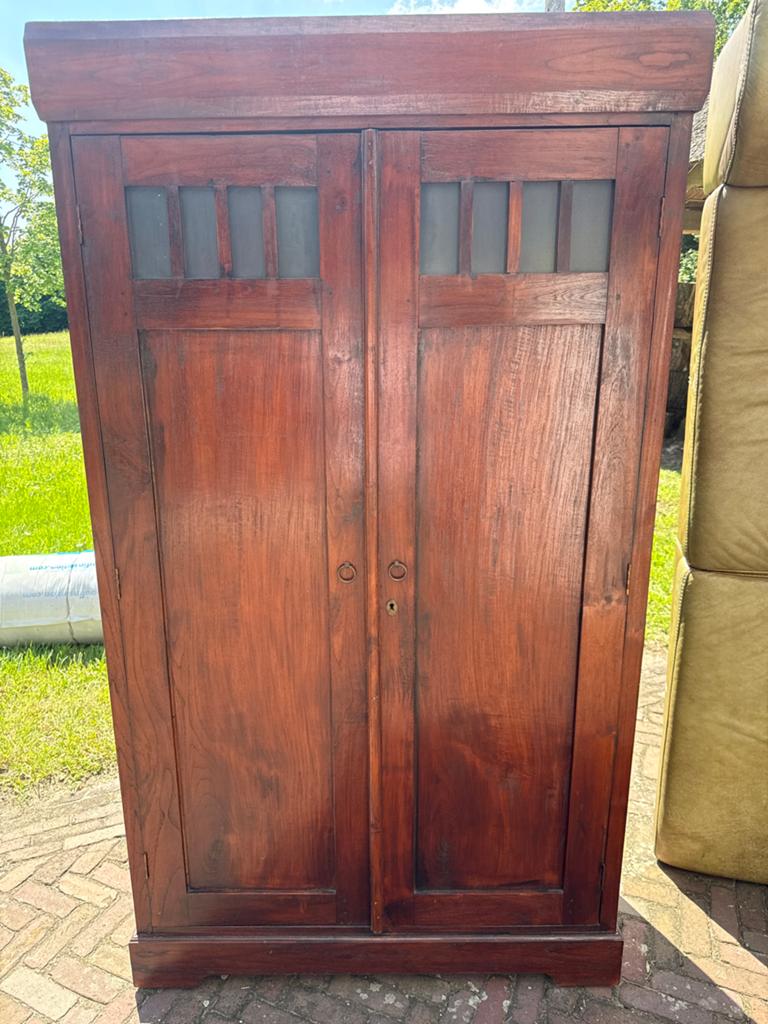 Mooie houten kast met glazen details, Ophalen of Verzenden