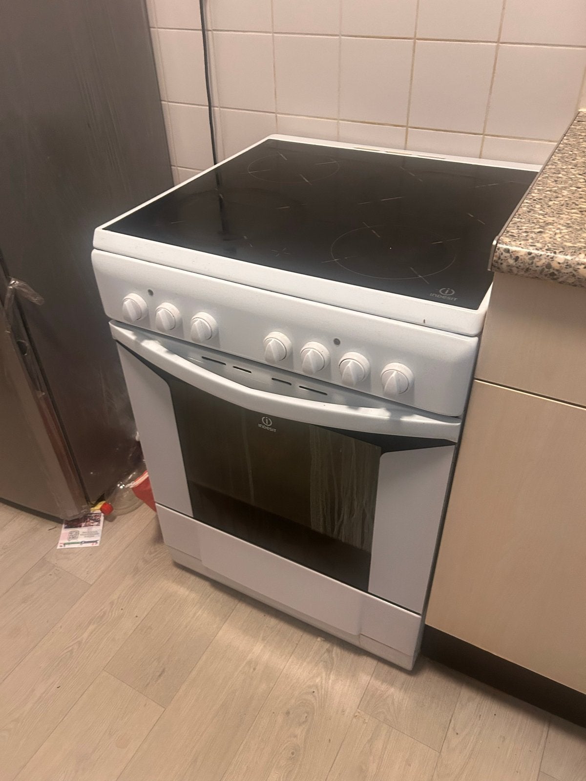 Indesit Vrijstaand Keramisch Fornuis met Oven, Witgoed en Apparatuur, Ophalen, Gebruikt, 60 cm of meer, Keramisch