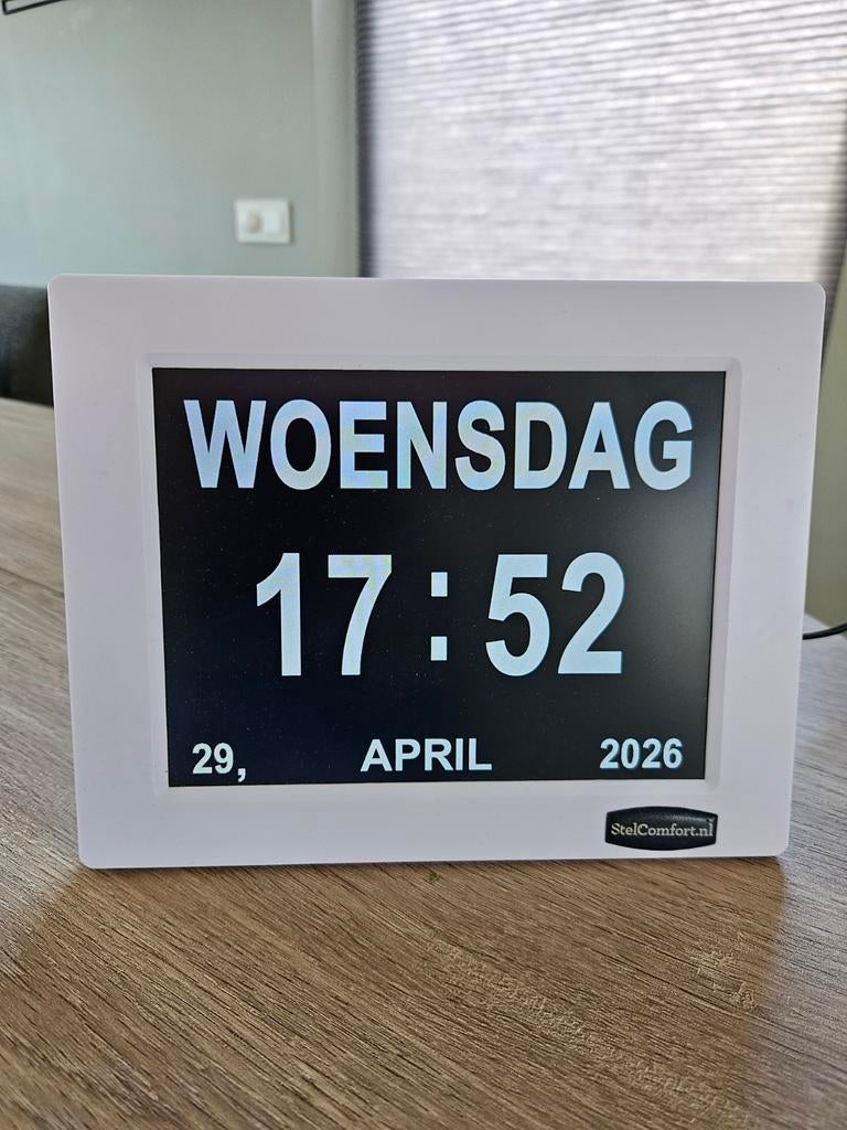 Digitale Klok met Dag- en Datumweergave, Huis en Inrichting, Woonaccessoires | Klokken, Ophalen of Verzenden, Zo goed als nieuw