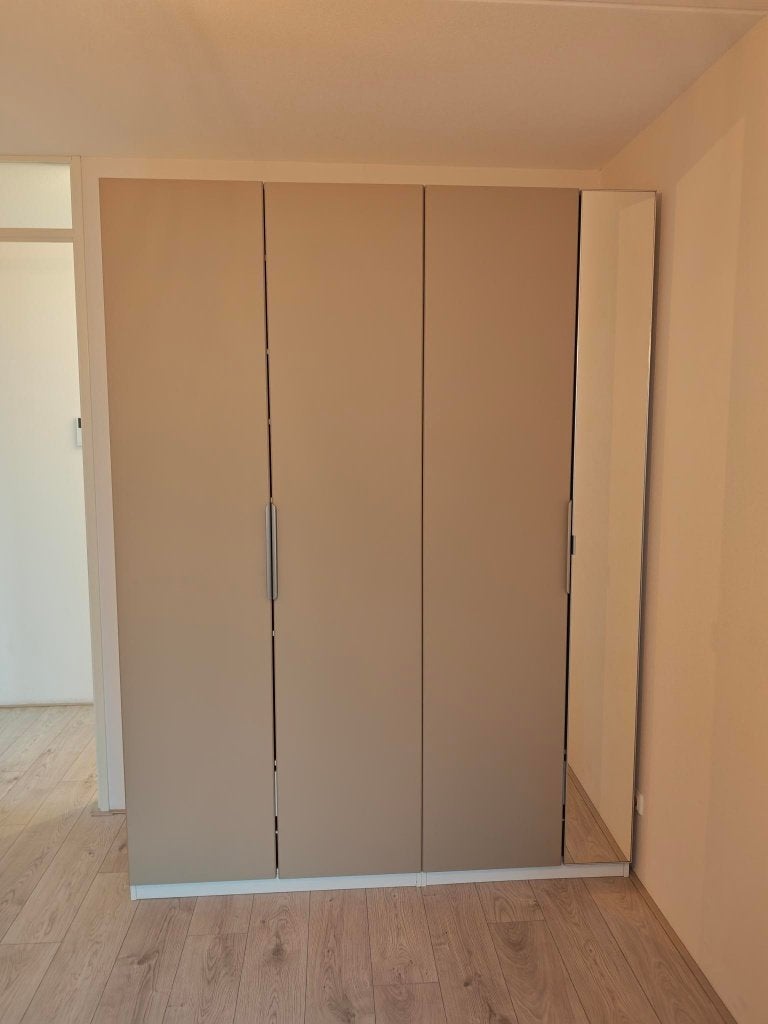 IKEA PAX kast 175 x 236 cm Lichtbeige met spiegeldeur, 200 cm of meer, Ophalen of Verzenden, Zo goed als nieuw, 200 cm of meer