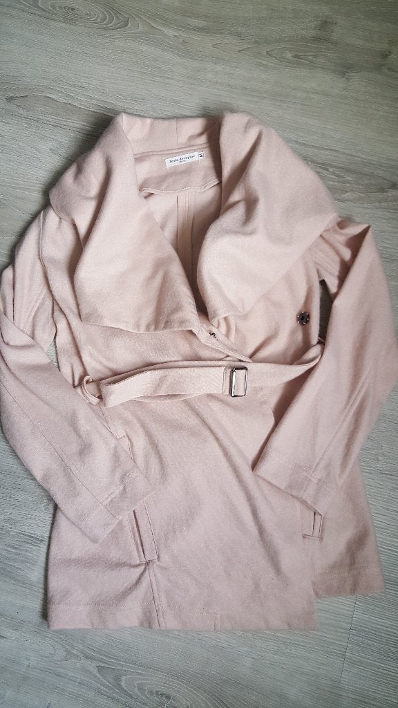 Nieuwe lichtroze dunne jas van el vita maat M, Kleding | Dames, Ophalen of Verzenden, Nieuw, Maat 38/40 (M), Roze