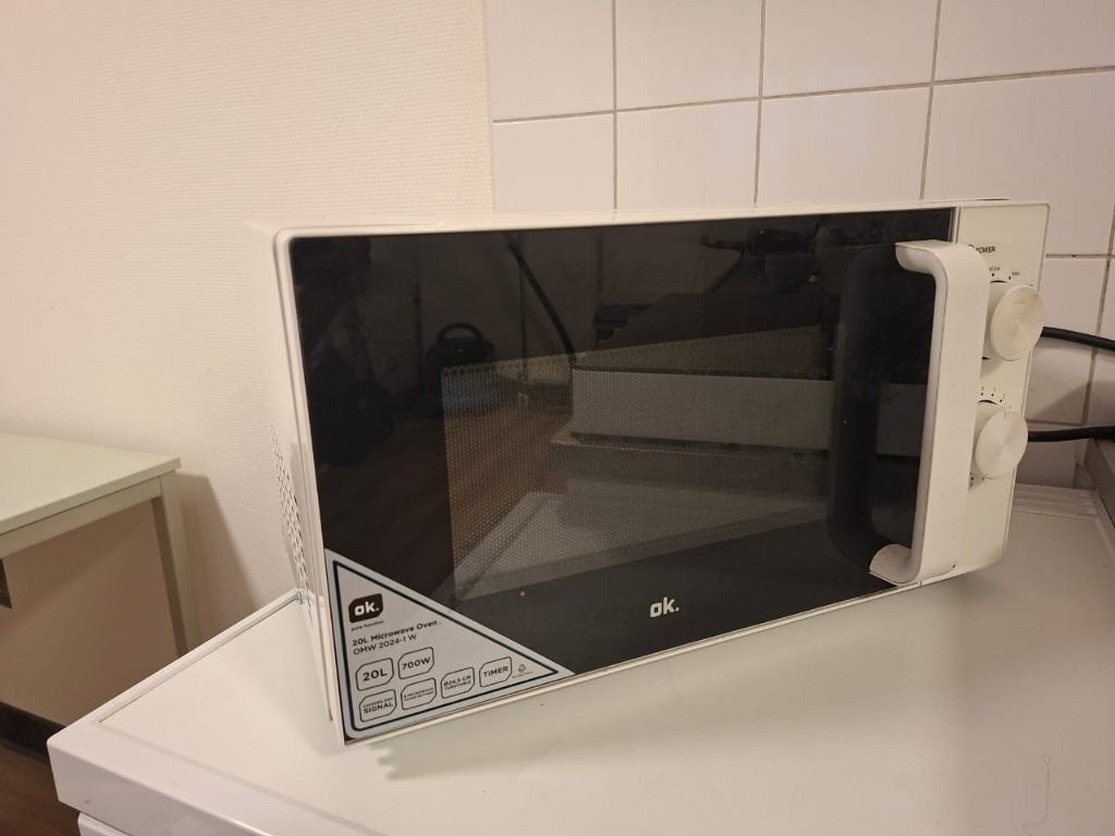 Microwave used for 1 year, like new, Witgoed en Apparatuur, Magnetrons, Ophalen, Draaiplateau, Magnetron, Zo goed als nieuw
