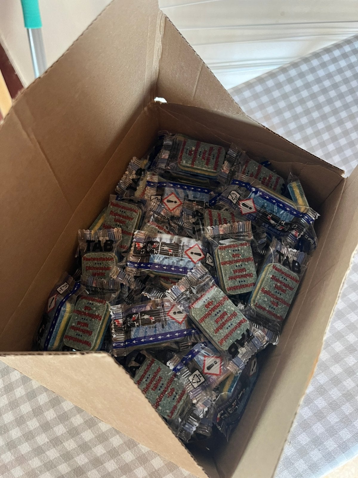 100+ vaatwastabletten, Ophalen, Zo goed als nieuw, 250 mm of meer