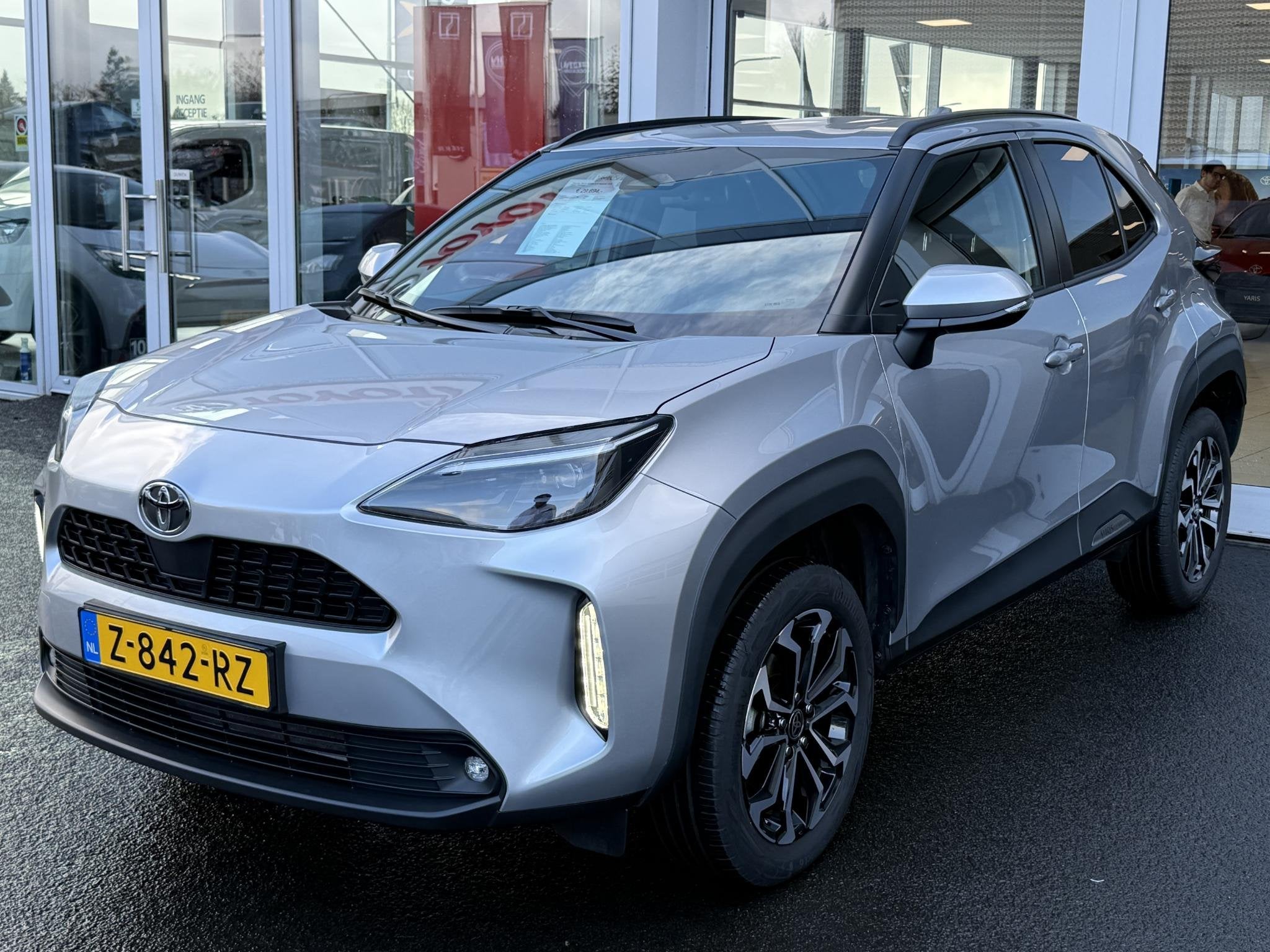 Toyota Yaris Cross 1.5 Hybrid 115 First Edition | Achteruitr, Dealer onderhouden, Stof, Gebruikt, 1165 kg