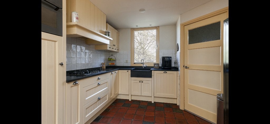 Massief houten landelijke hoekkeuken, Huis en Inrichting, Keuken | Complete keukens, Gebruikt, Hoekkeuken, Geel, Graniet of Steen