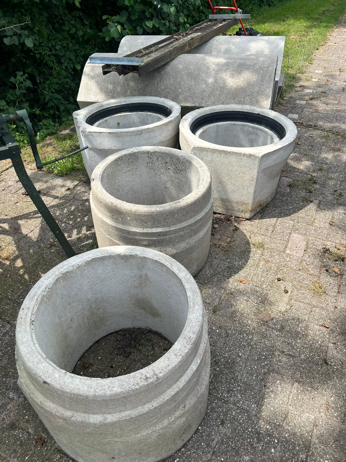 Betonnen bloembakken, Doe-het-zelf en Verbouw, Buizen en Afvoer, Ophalen of Verzenden, Zo goed als nieuw, Minder dan 2 meter, 80 mm of meer