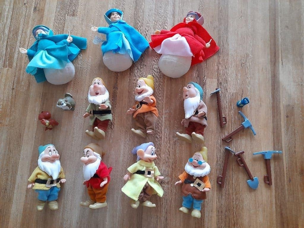 Zeven dwergen en drie feeën, Ophalen of Verzenden, Sneeuwwitje of Doornroosje, Beeldje of Figuurtje