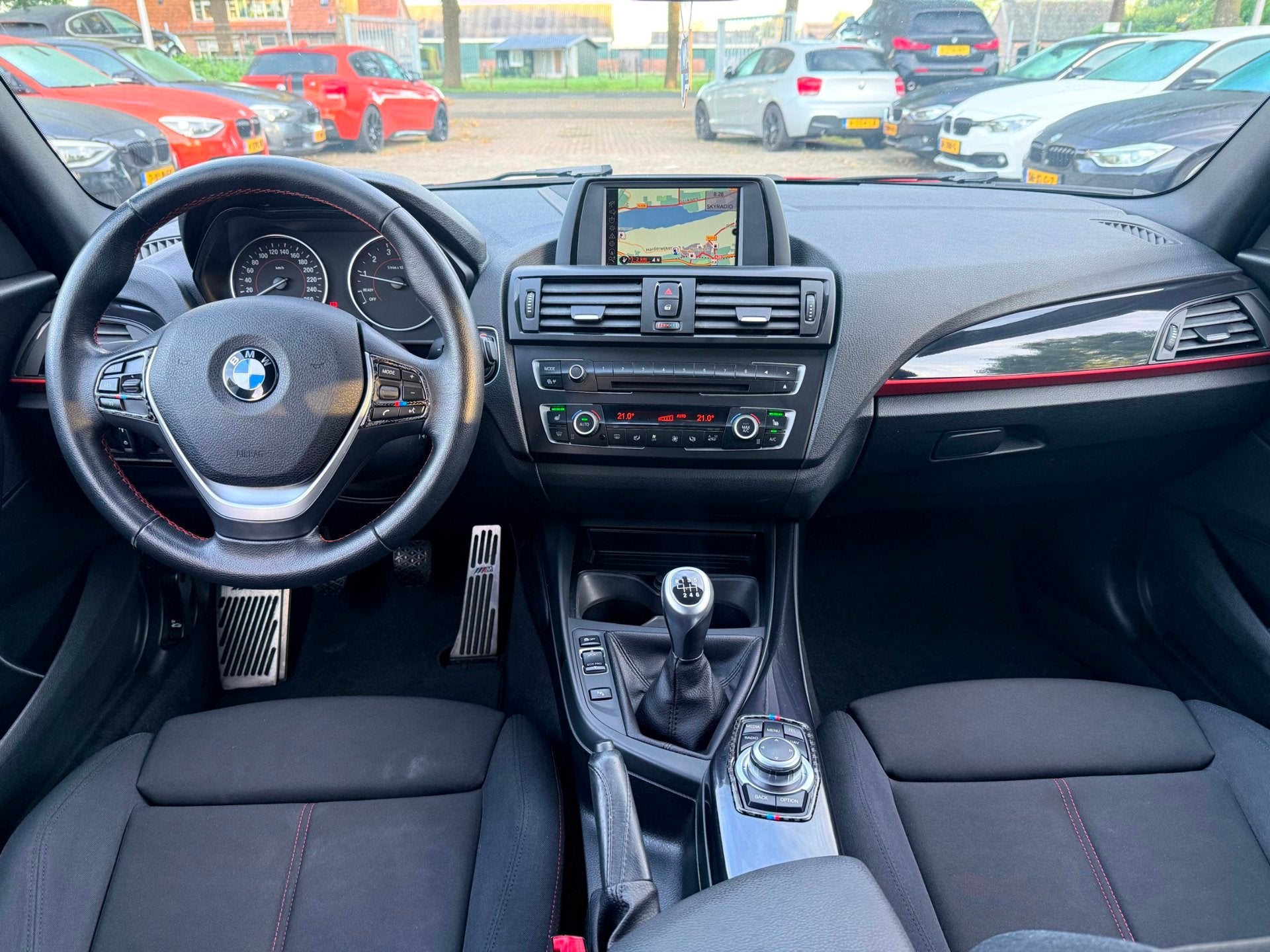 BMW 1-serie 118i Business Sport|Ketting vervangen|Navigatie|, Auto's, 1-Serie, Euro 5, Gebruikt, Zwart