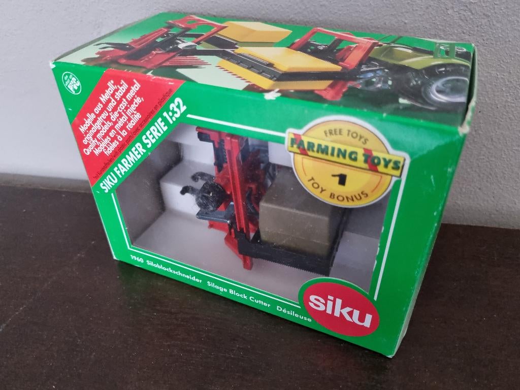 SIKU 1960 Siloblockschneider, Hobby en Vrije tijd, Modelauto's | 1:32, Ophalen of Verzenden, Zo goed als nieuw, Tractor of Landbouw